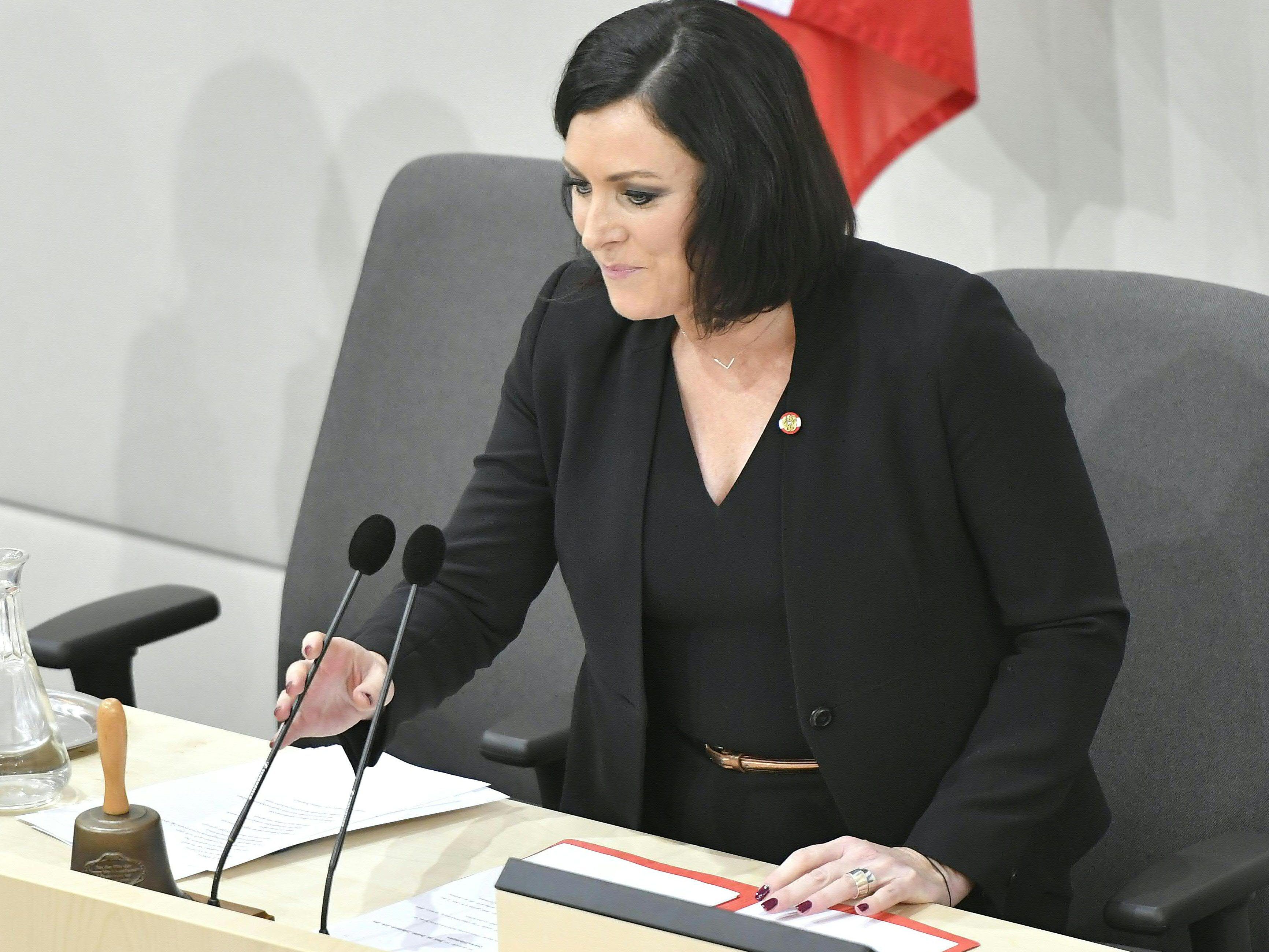 Elisabeth Köstinger zu Spekulationen rund um ihr Amt