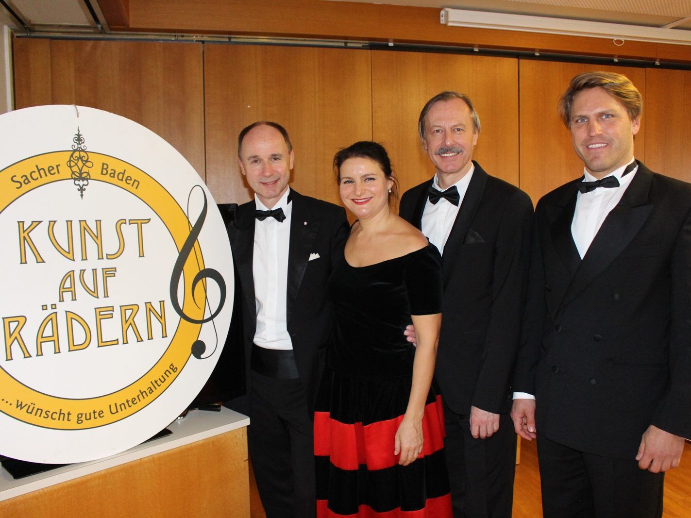 Die Künstlergruppe „Kunst auf Rädern“ mit Herbert Fischerauer, Doris Drechsel, Pavel Singer und Anton Graner (von links) kam gerne zu einem Konzert ins Jesuheim nach Oberlochau.