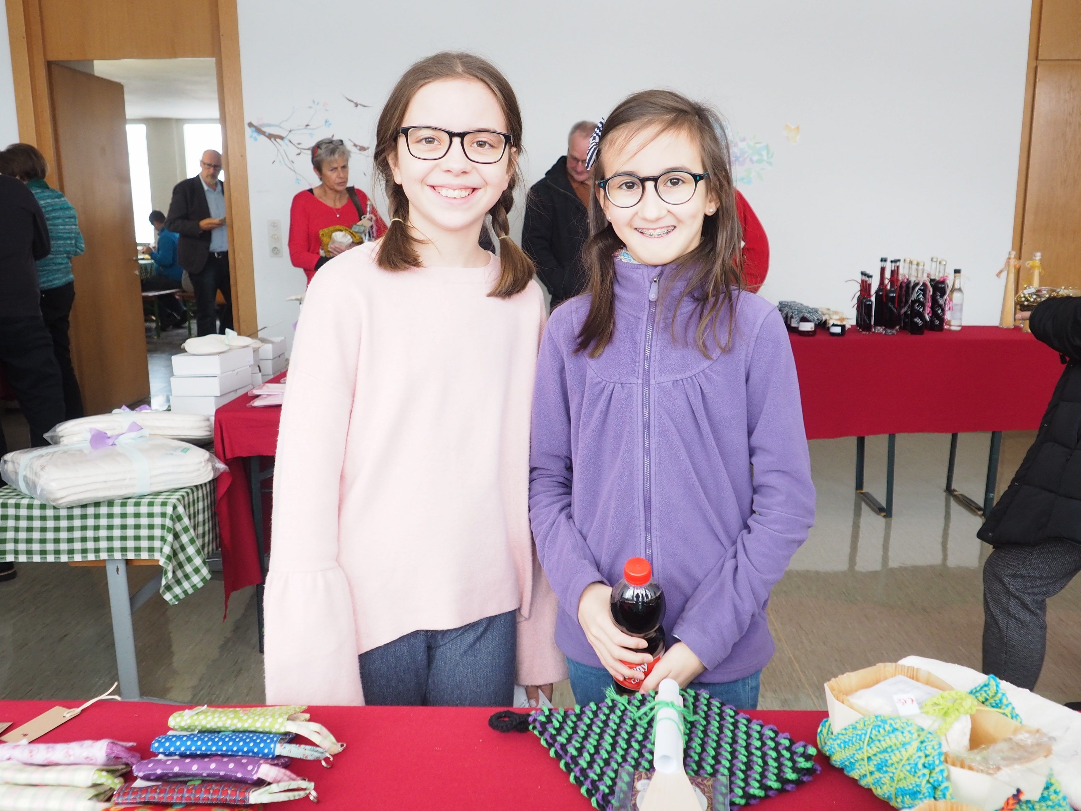 Klara und Lena auf dem bunten Klara und Lena auf dem bunten