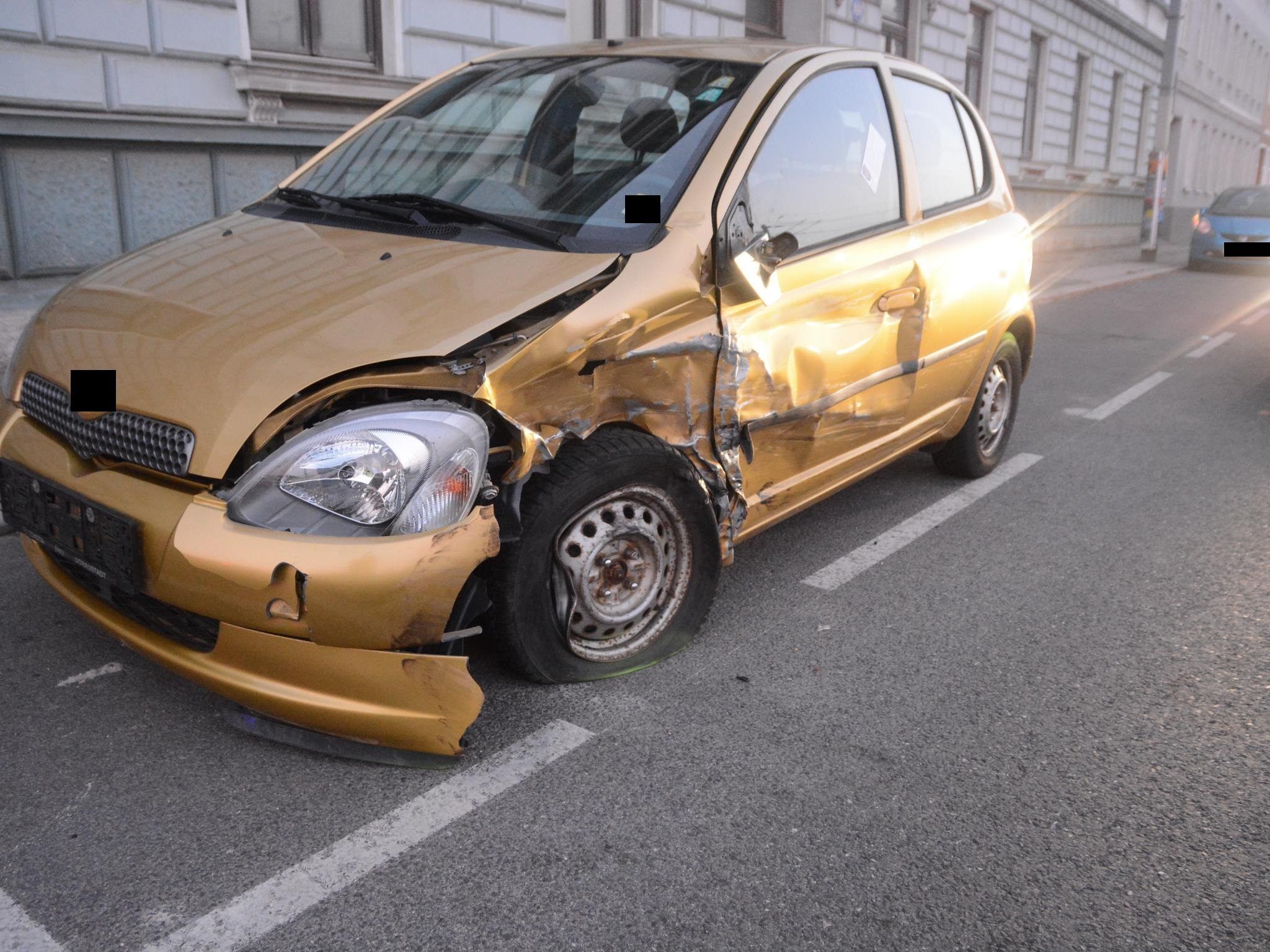 Einer der Unfallwagen in Wien-Leopoldstadt Einer der Unfallwagen in Wien-Leopoldstadt