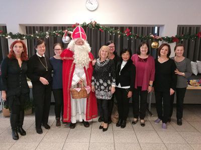 Die fleißigen Helfer der SPÖ-Frauen mit dem Nikolaus