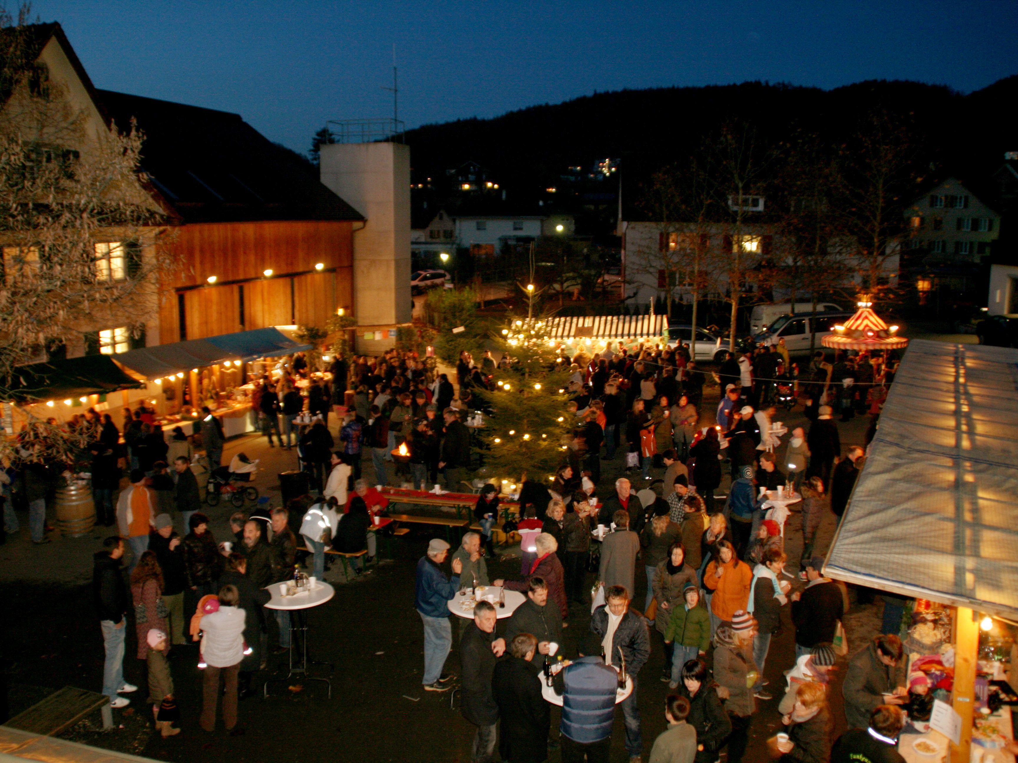 Weiler Adventsmarkt, Schulplatz