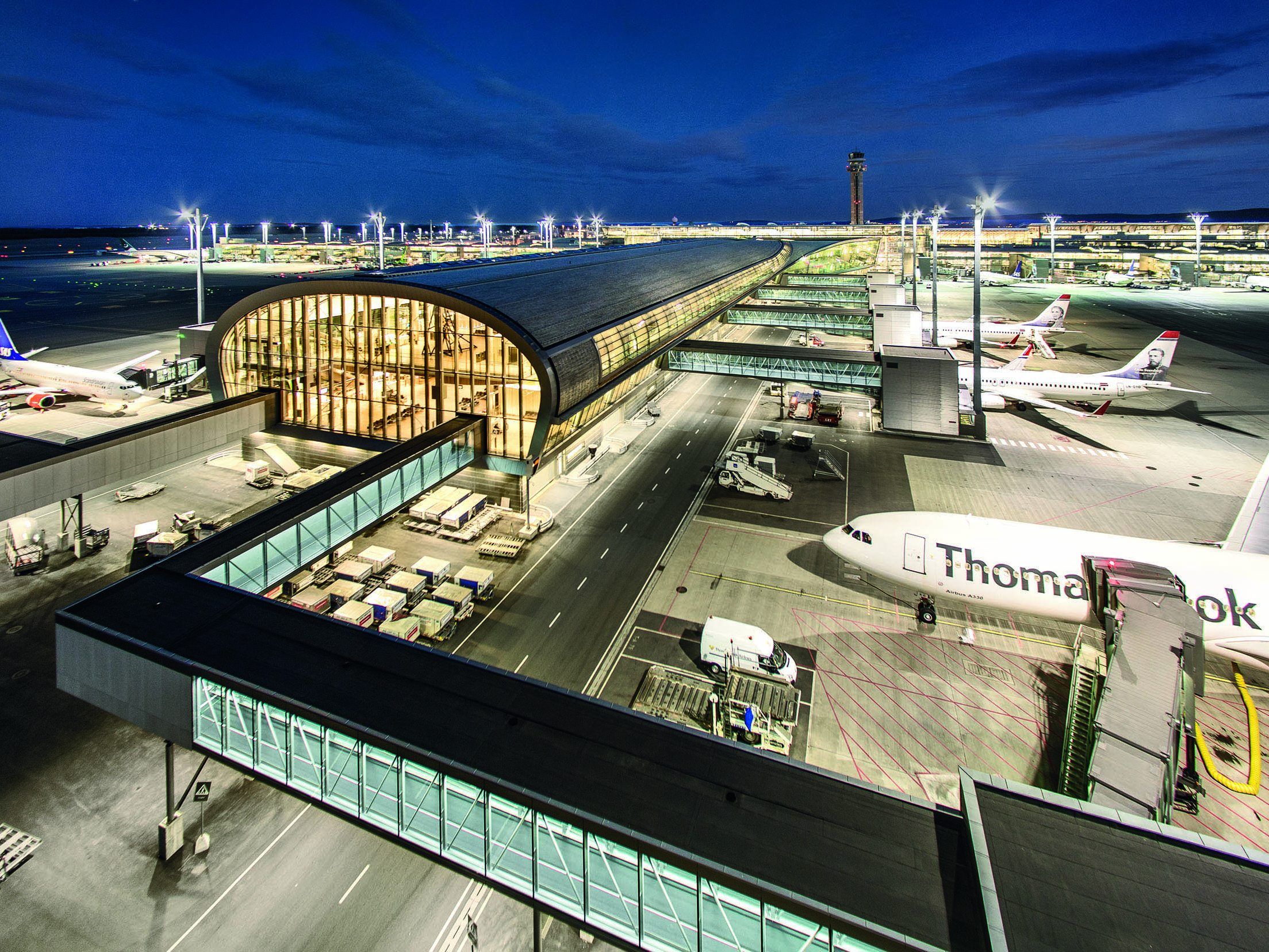 Der Flughafen Oslo ist Norwegens wichtigster Flughafen mit jährlich 25 Millionen Passagieren und 13.000 Angestellten.