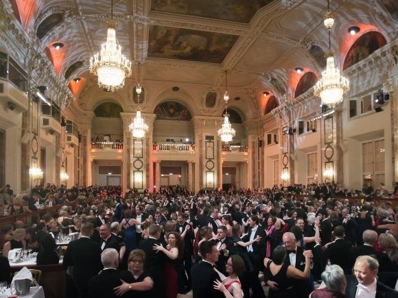 Die Ticket-Einnahmen für den Immobilenball dienen einem guten Zweck
