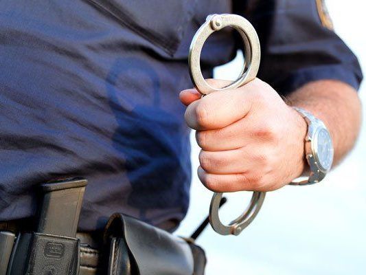 Für die mutmaßliche Ladendiebin klickten die Handschellen