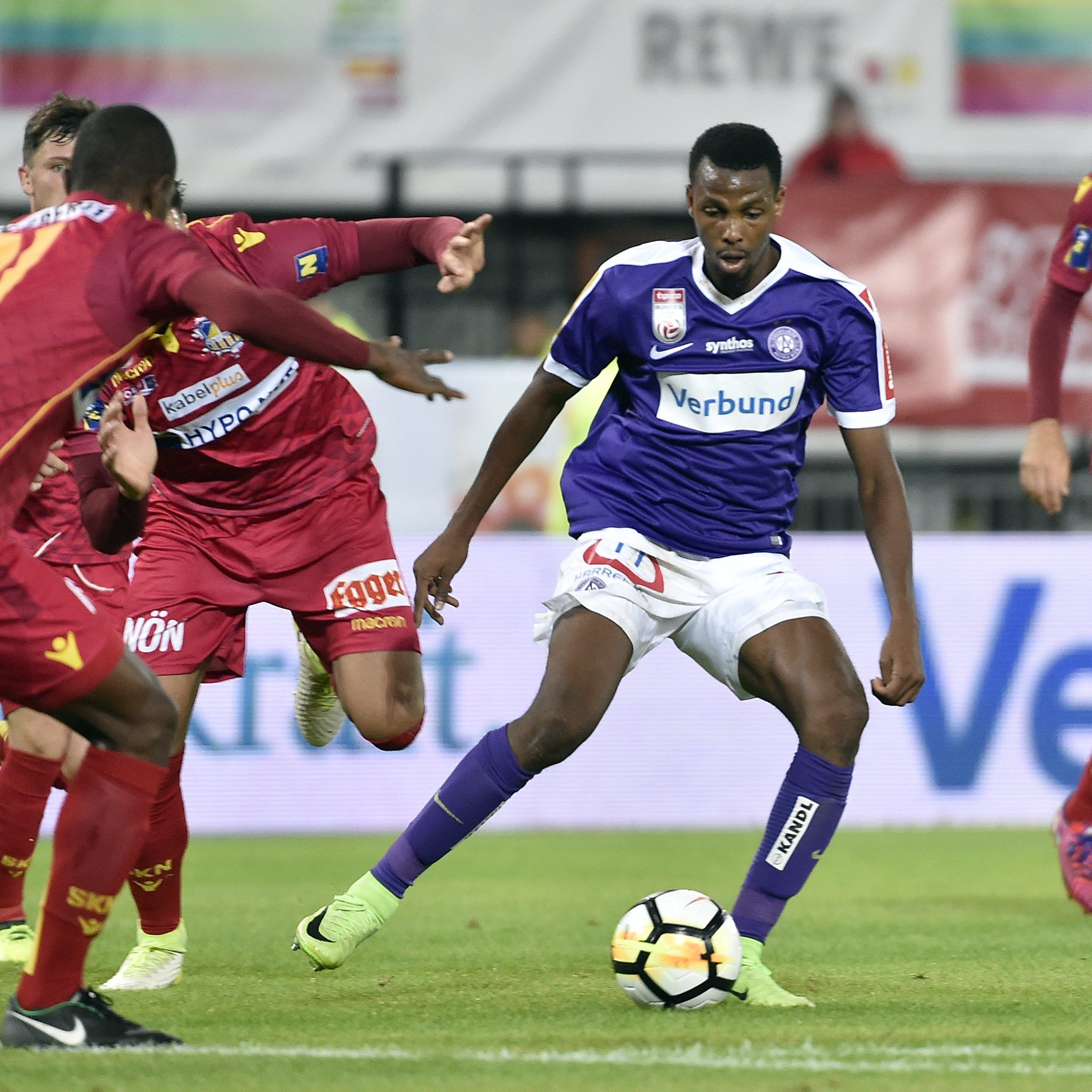 LIVE-Ticker zum Bundesligaspiel SKN St. Pölten gegen FK Austria Wien.