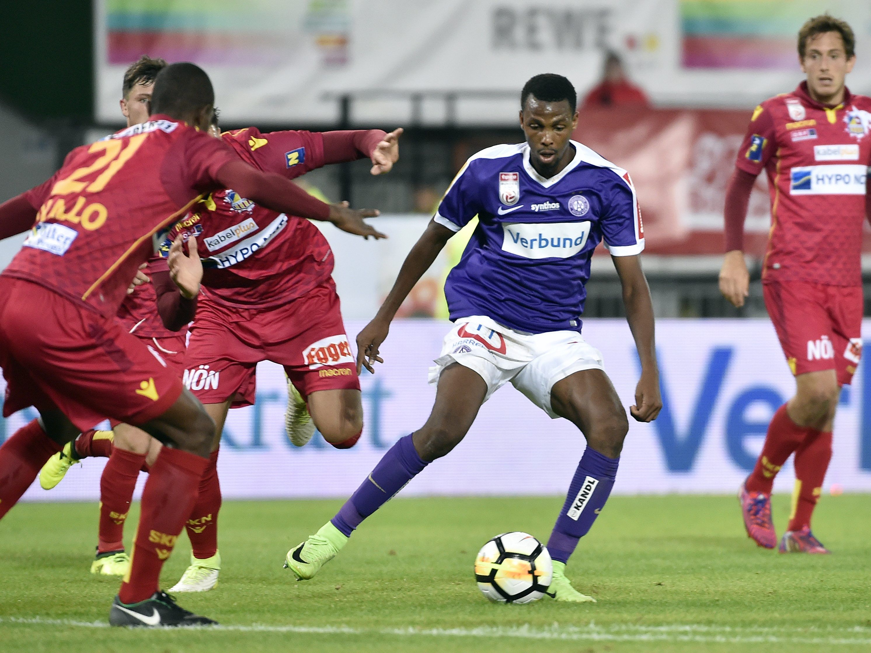 Hier können Sie das Spiel zwischen SKN St. Pölten und Austria Wien live sehen. Hier können Sie das Spiel zwischen SKN St. Pölten und Austria Wien live sehen.