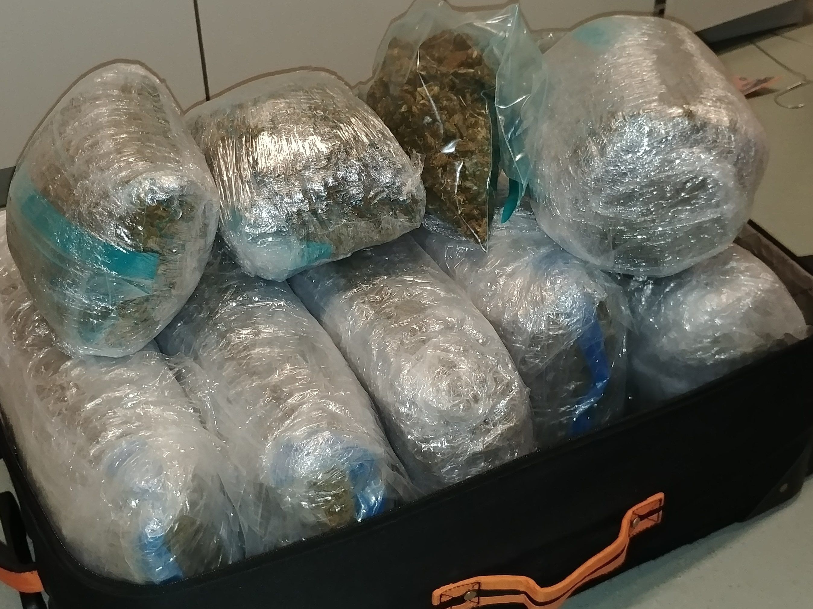 Mega-Drogenfund in einer Wohnung in Wien-Meidling. Mega-Drogenfund in einer Wohnung in Wien-Meidling.