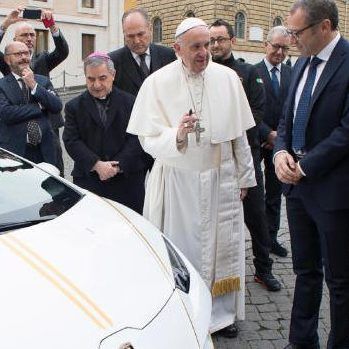 Papst Franziskus lehnte den Lamborghini ab.