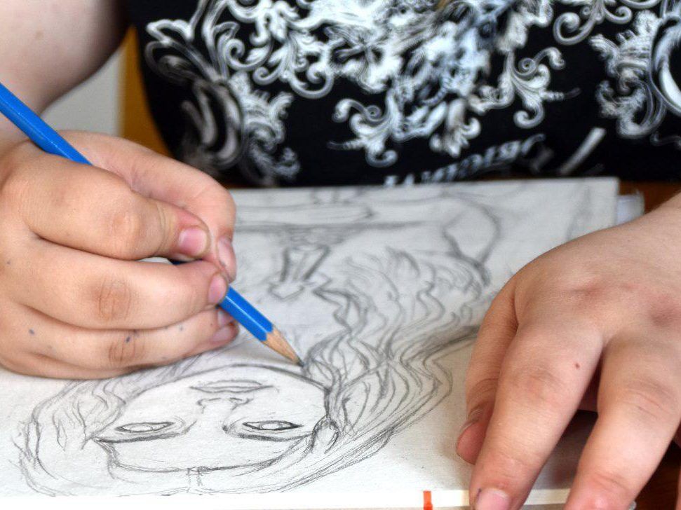 Am Donnerstag, 9. November 2017, findet ab 19:00 Uhr die Eröffnung der Ausstellung mit Bildern – Bleistiftzeichnungen, Farbstiftgemälden und Acrylmalereien – von Julia Neher statt