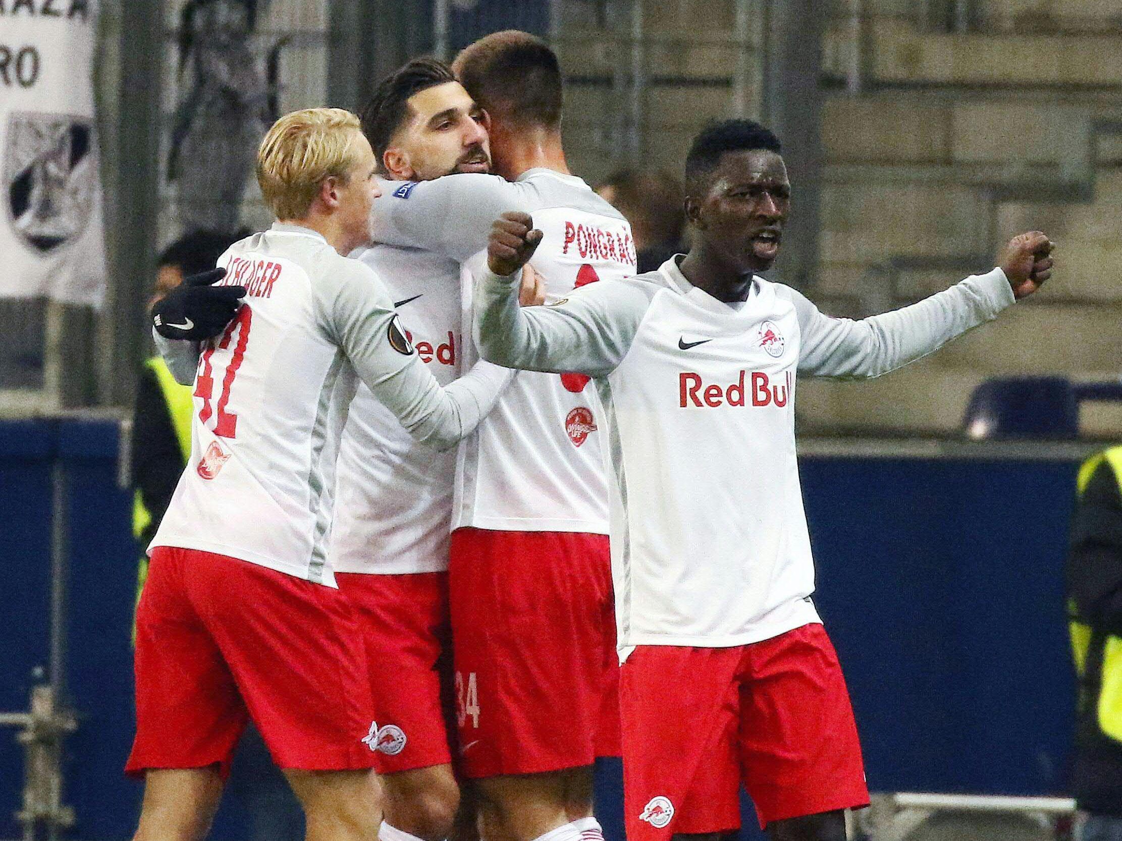 Salzburg besiegte Vitoria Guimaraes klar mit 3:0. Salzburg besiegte Vitoria Guimaraes klar mit 3:0.