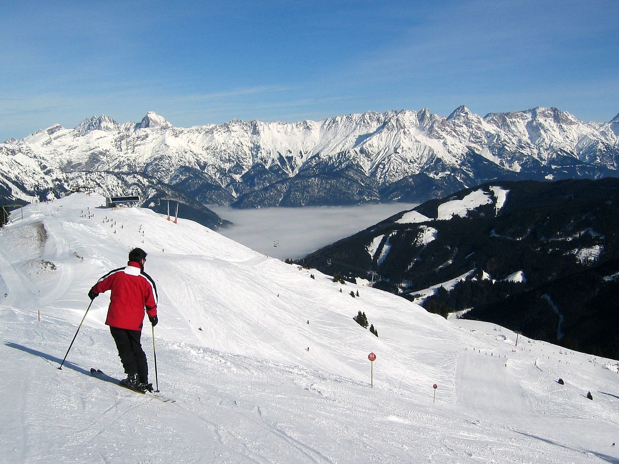 Skifahren ist in Österreich ein teures Vergnügen. Skifahren ist in Österreich ein teures Vergnügen.