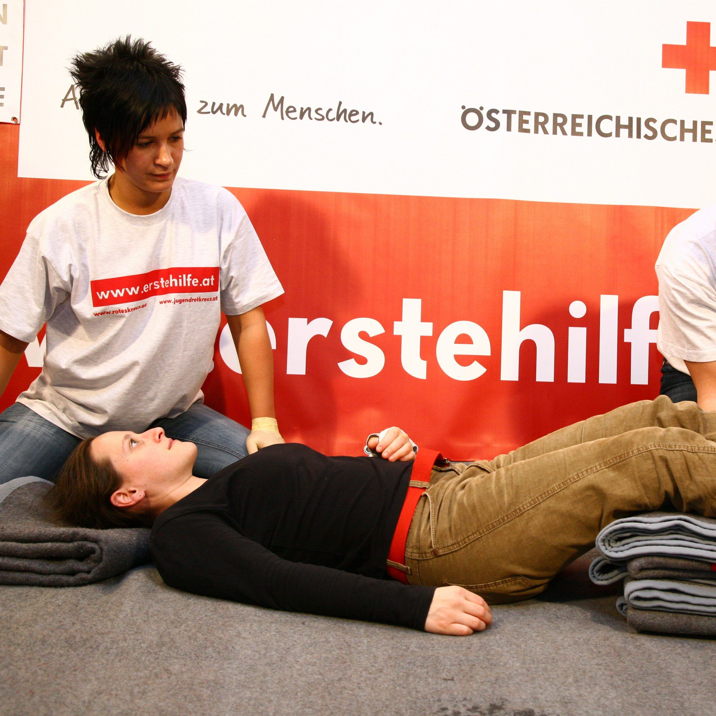 Eine schnelle Herzdruckmassage kann Menschenleben retten.