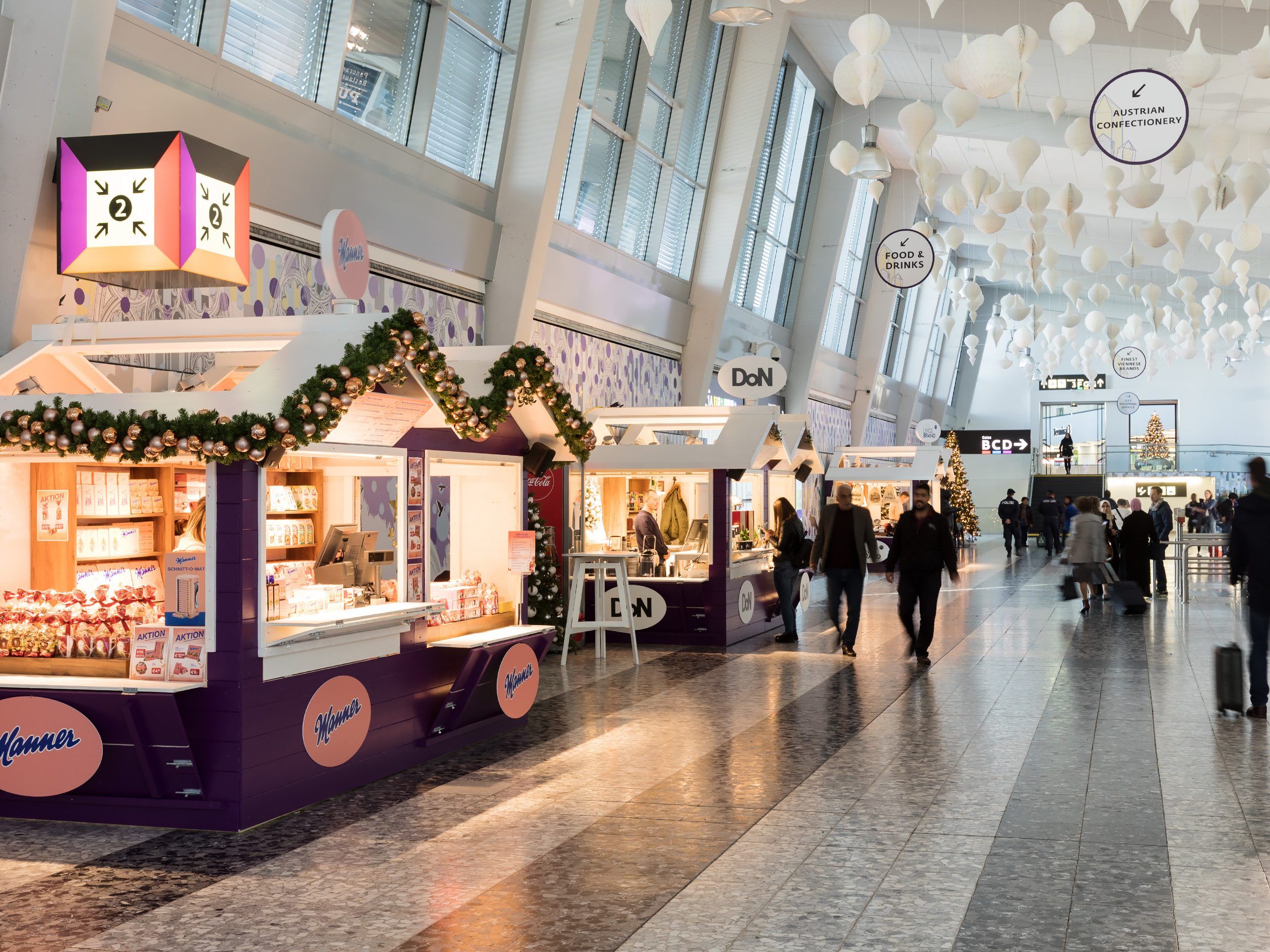 Der Weihnachtsmarkt am Flughafen Wien wurde eröffnet. Der Weihnachtsmarkt am Flughafen Wien wurde eröffnet.