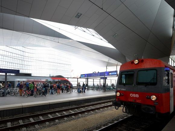 Der verdächtige Russe wurde am Wiener Hauptbahnhof von Polizisten erkannt. Der verdächtige Russe wurde am Wiener Hauptbahnhof von Polizisten erkannt.