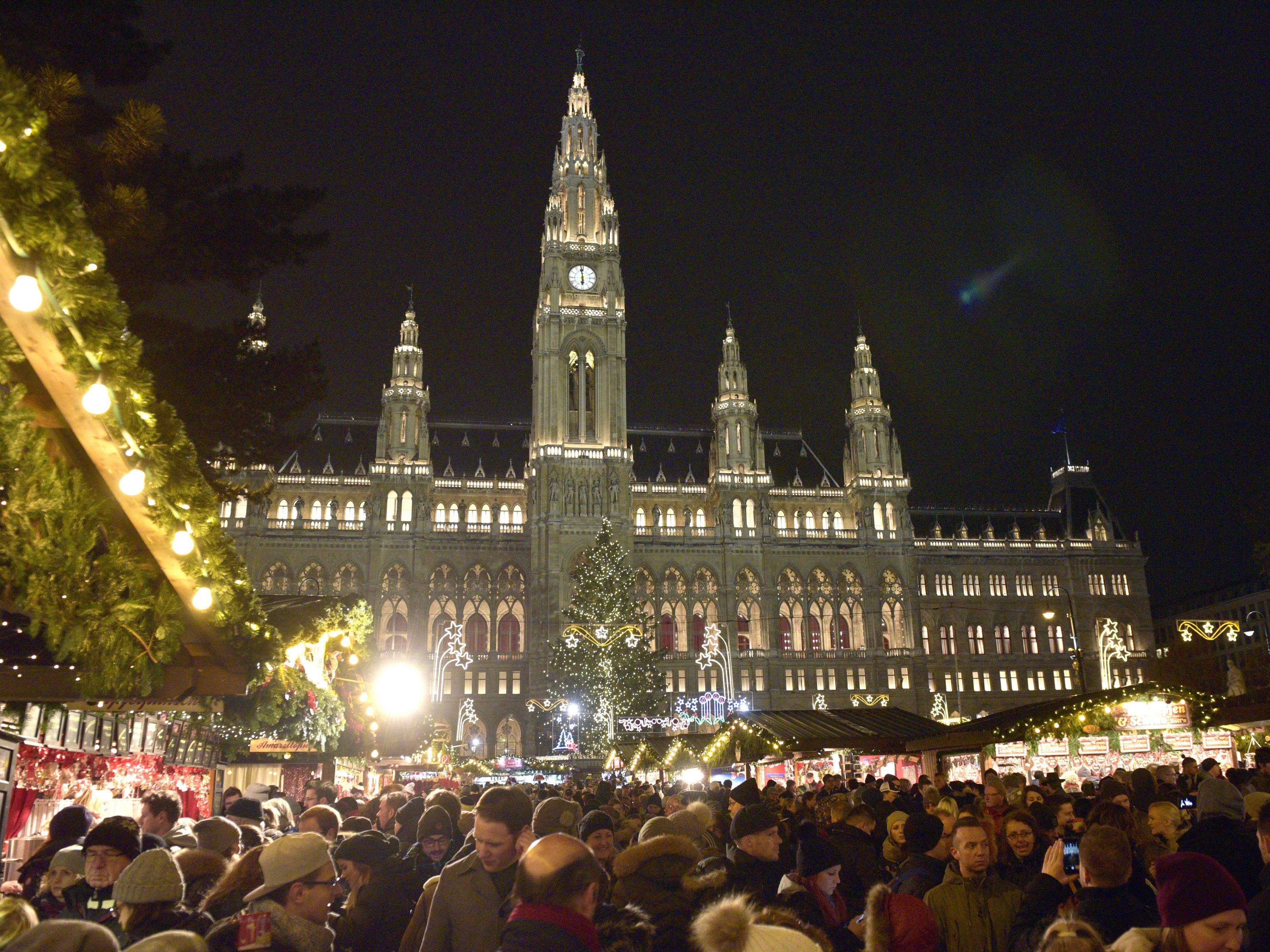 Der Wiener Weihnachtstraum lädt ab 17. November auf den Rathausplatz.