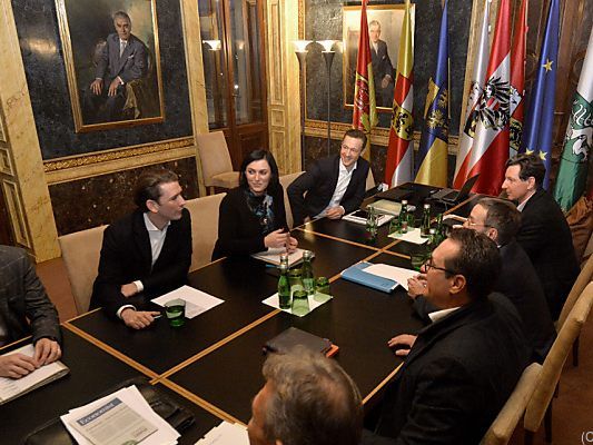 Koalitionsgespräche zwischen ÖVP und FPÖ laufen noch Koalitionsgespräche zwischen ÖVP und FPÖ laufen noch