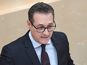 Strache verwendet nun aktuelle Hymnen-Version