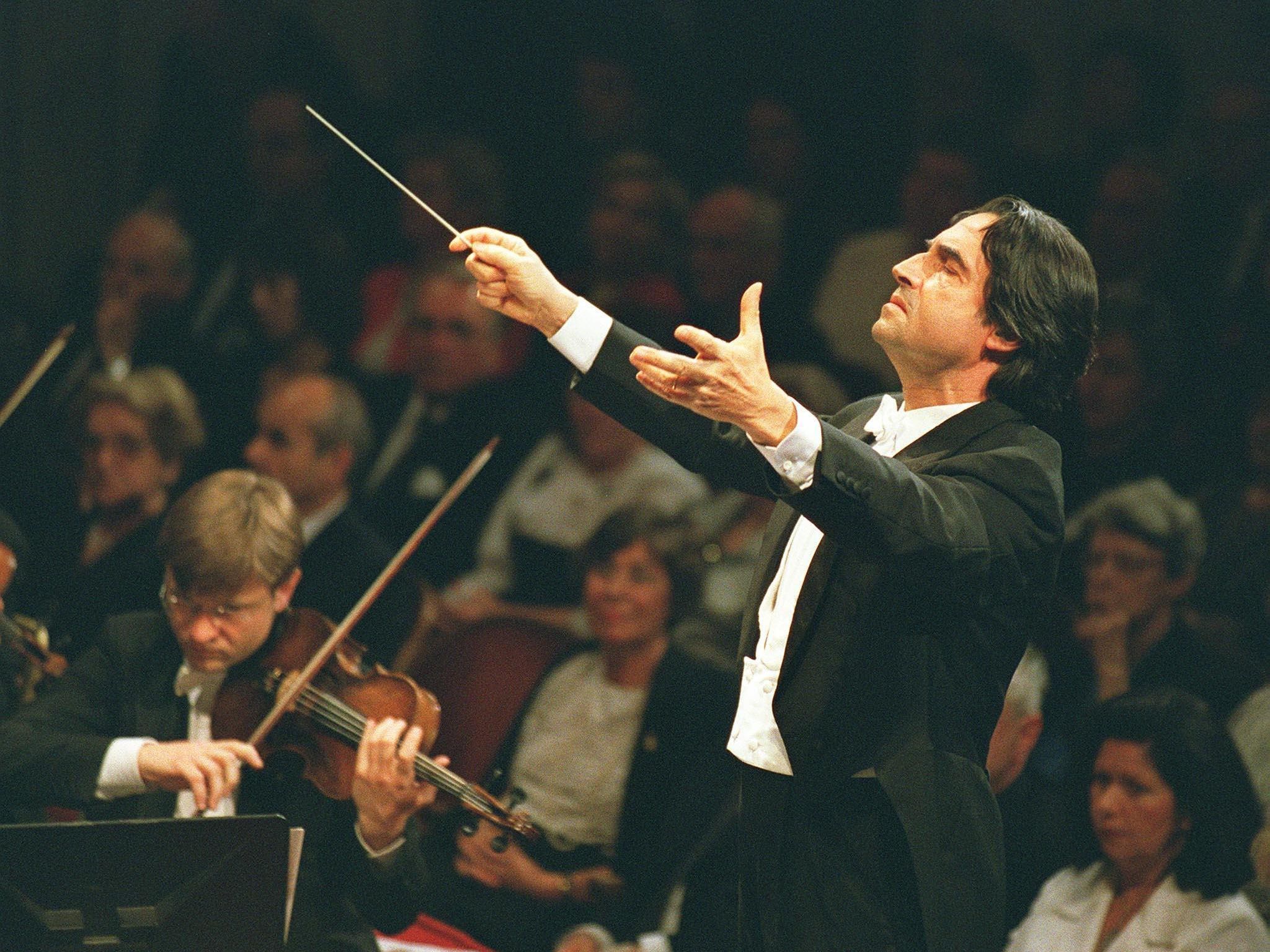 Maestro Riccardo Muti dirigiert 2018 das Neujahrskonzert mit einem Johann Strauß Sohn-lastigen Programm Maestro Riccardo Muti dirigiert 2018 das Neujahrskonzert mit einem Johann Strauß Sohn-lastigen Programm
