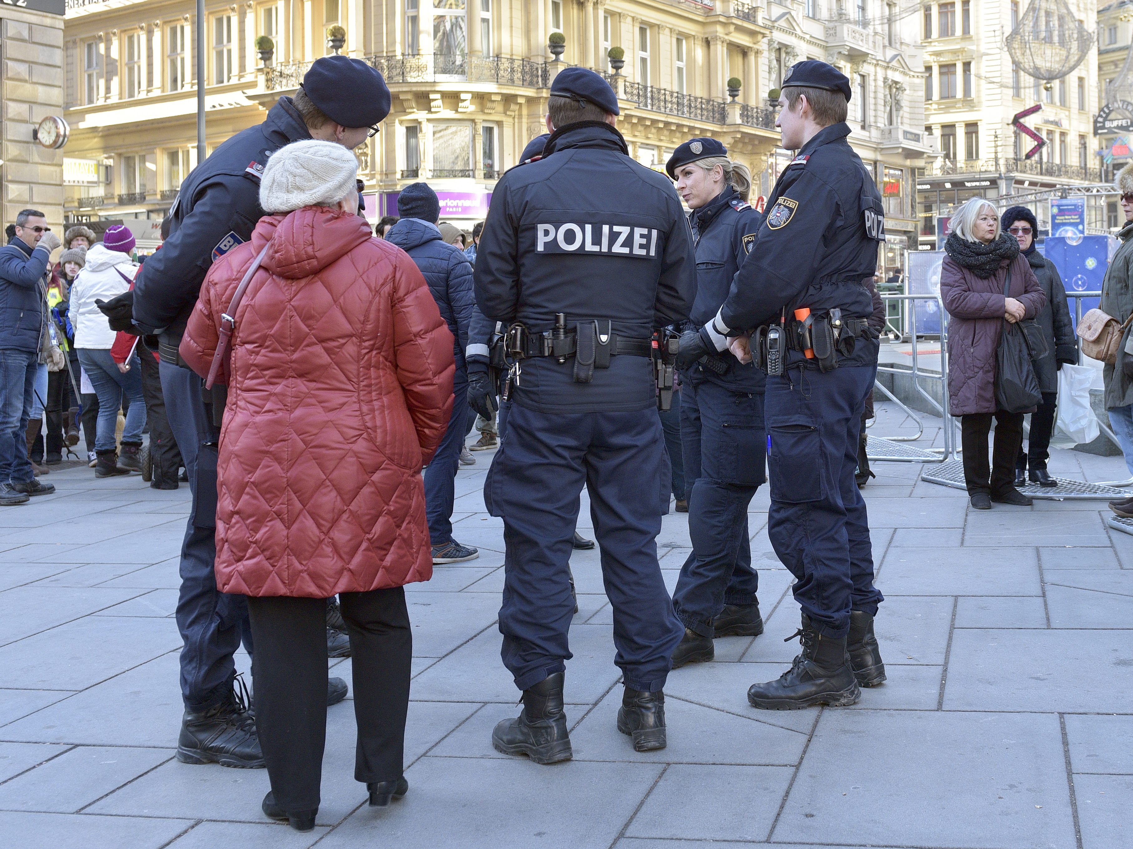 240 Beamte sind beim Silvesterpfad im Einsatz 240 Beamte sind beim Silvesterpfad im Einsatz