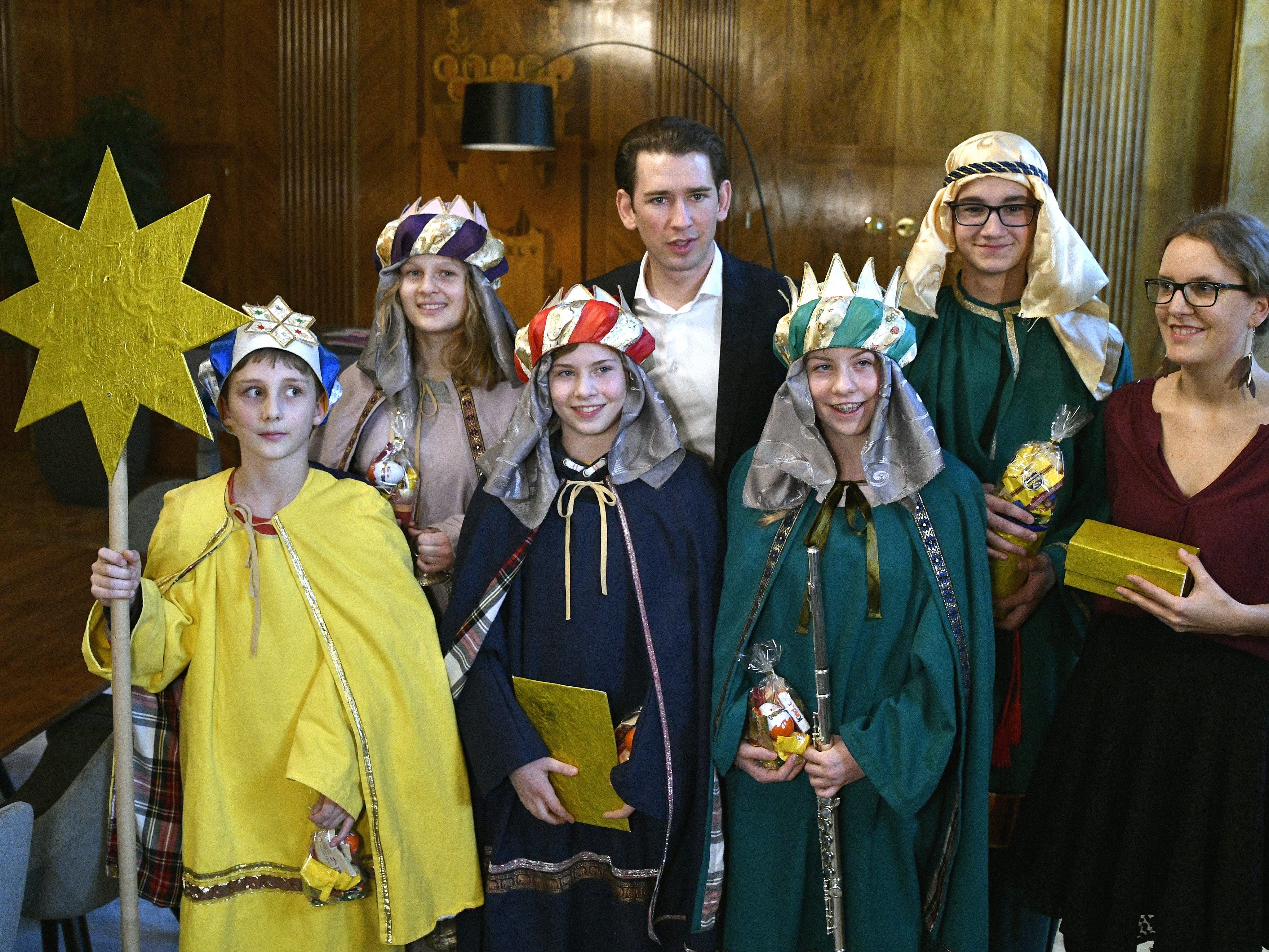 Die Sternsinger besuchten Kardinal Schönborn und Kanzler Kurz in Wien.