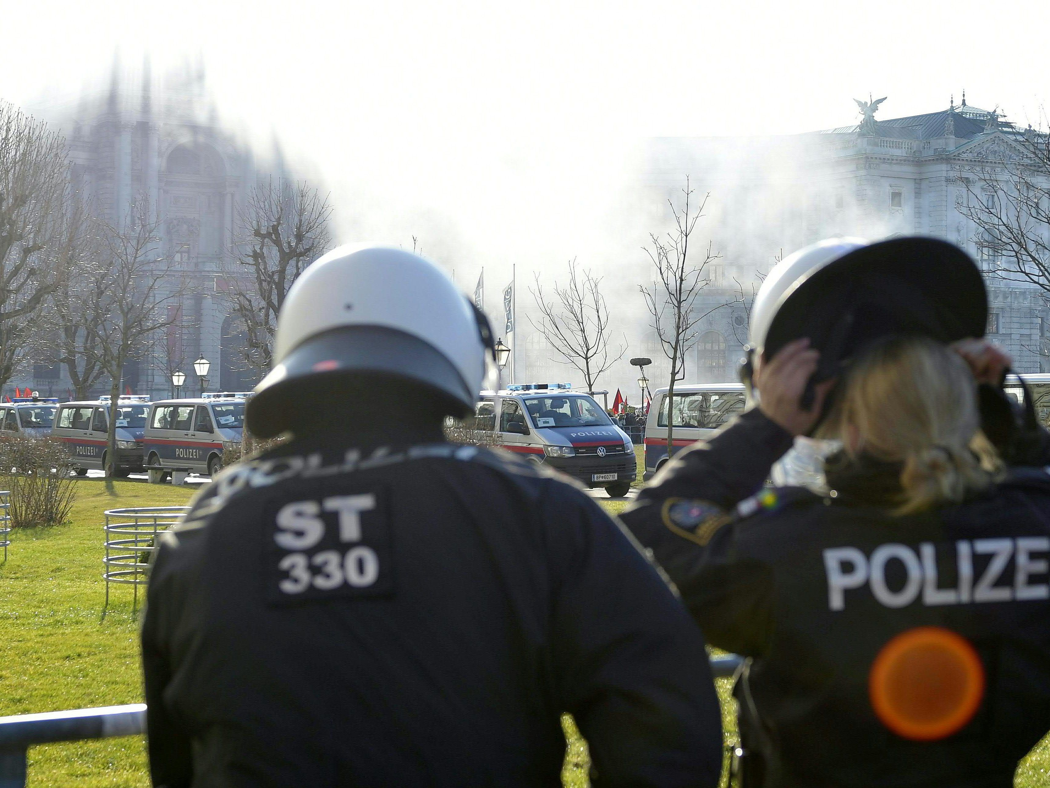 Die SPÖ sieht den Polizeieinsatz bei den Anti-Regierungsdemos als "unverhältnismäßig".