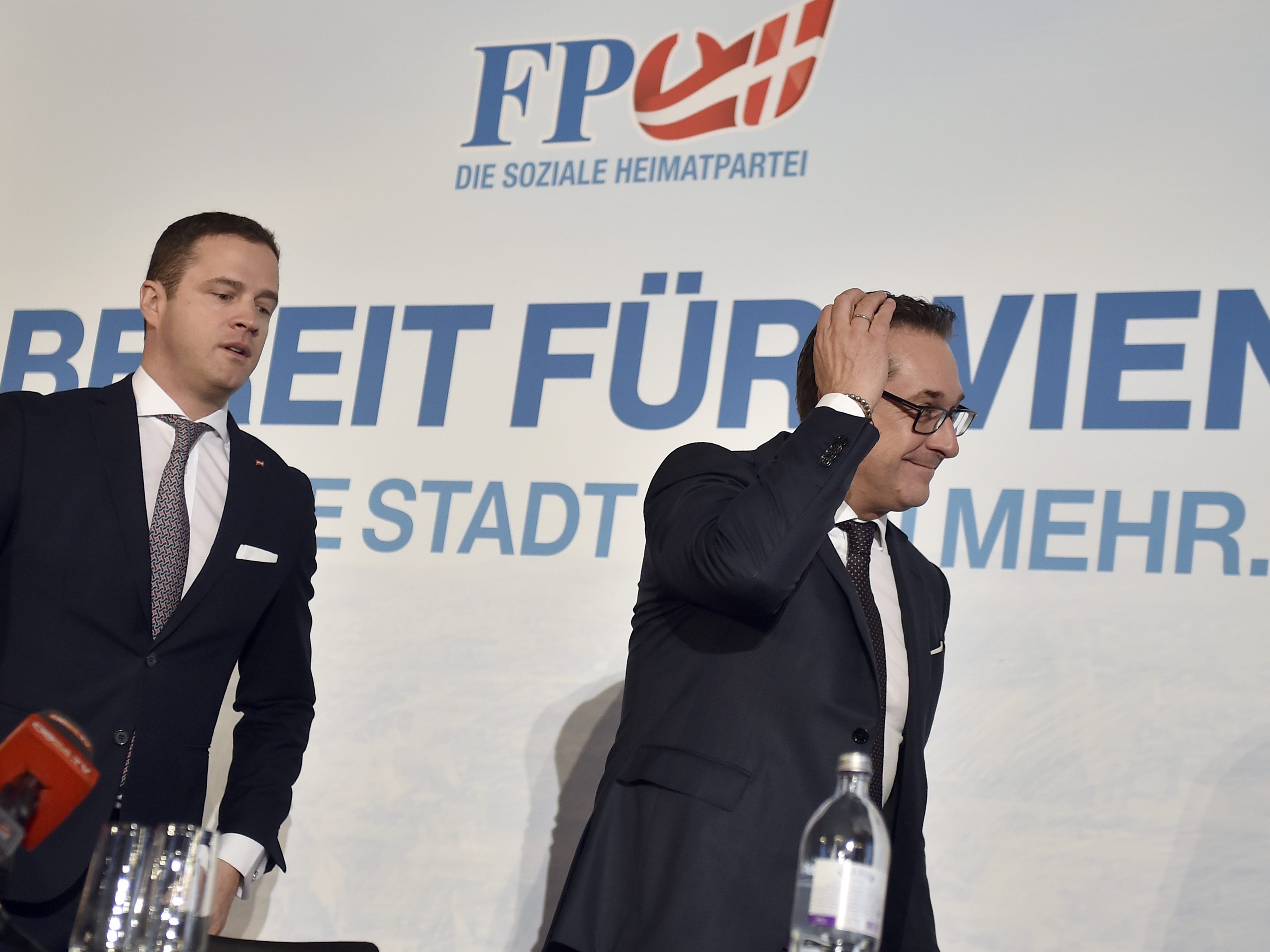 Johann Gudenus (l.) folgt in HC Straches Fußstapfen als geschäftsführender FPÖ-Klubchef