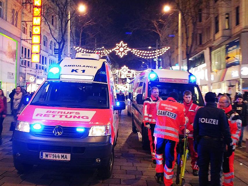 Rettungseinsatz auf der Wiener Mariahilfer Straße.
