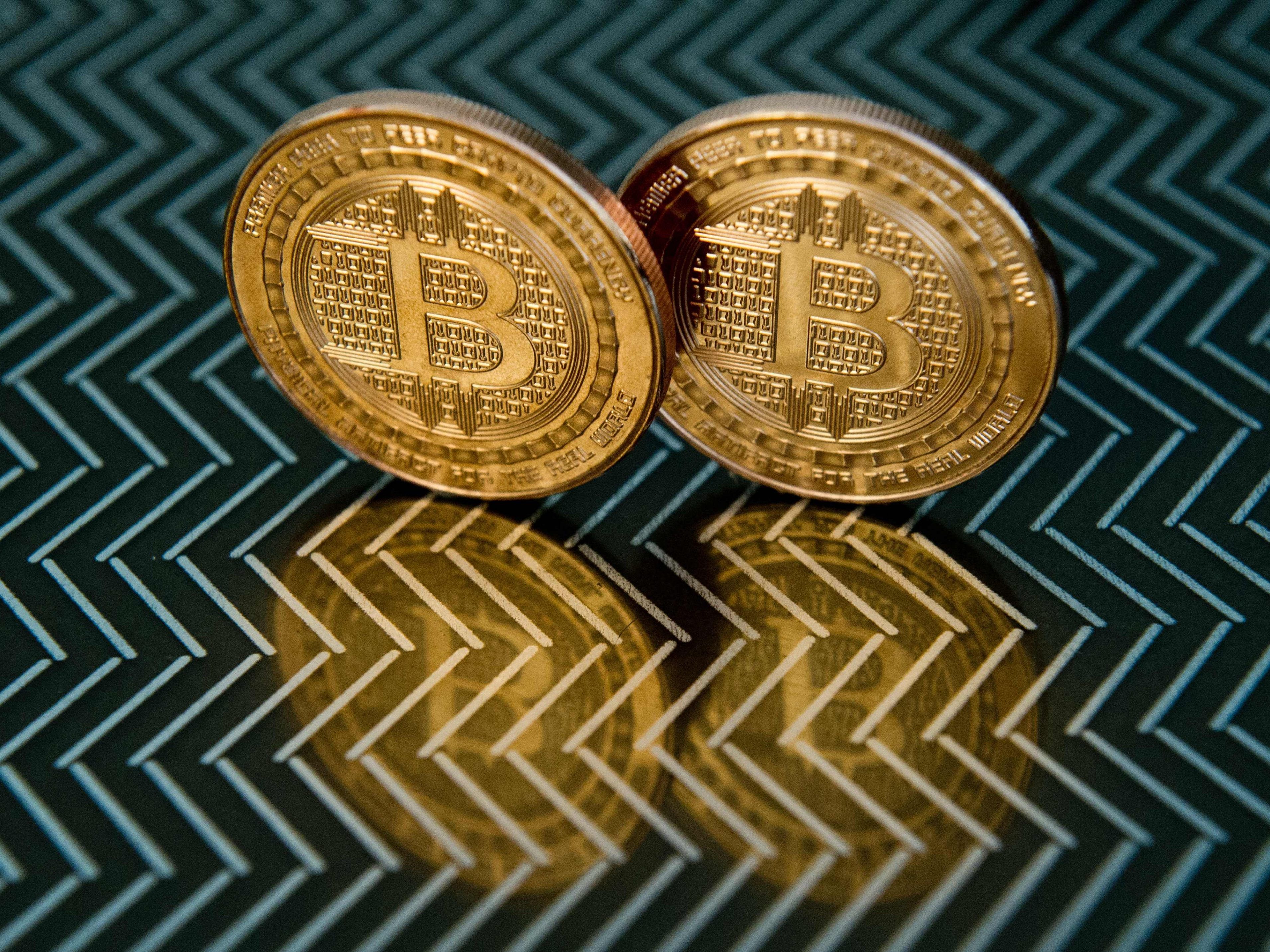 Erstmals knackte der Bitcoin die 12.000 Dollar-Marke. Erstmals knackte der Bitcoin die 12.000 Dollar-Marke.