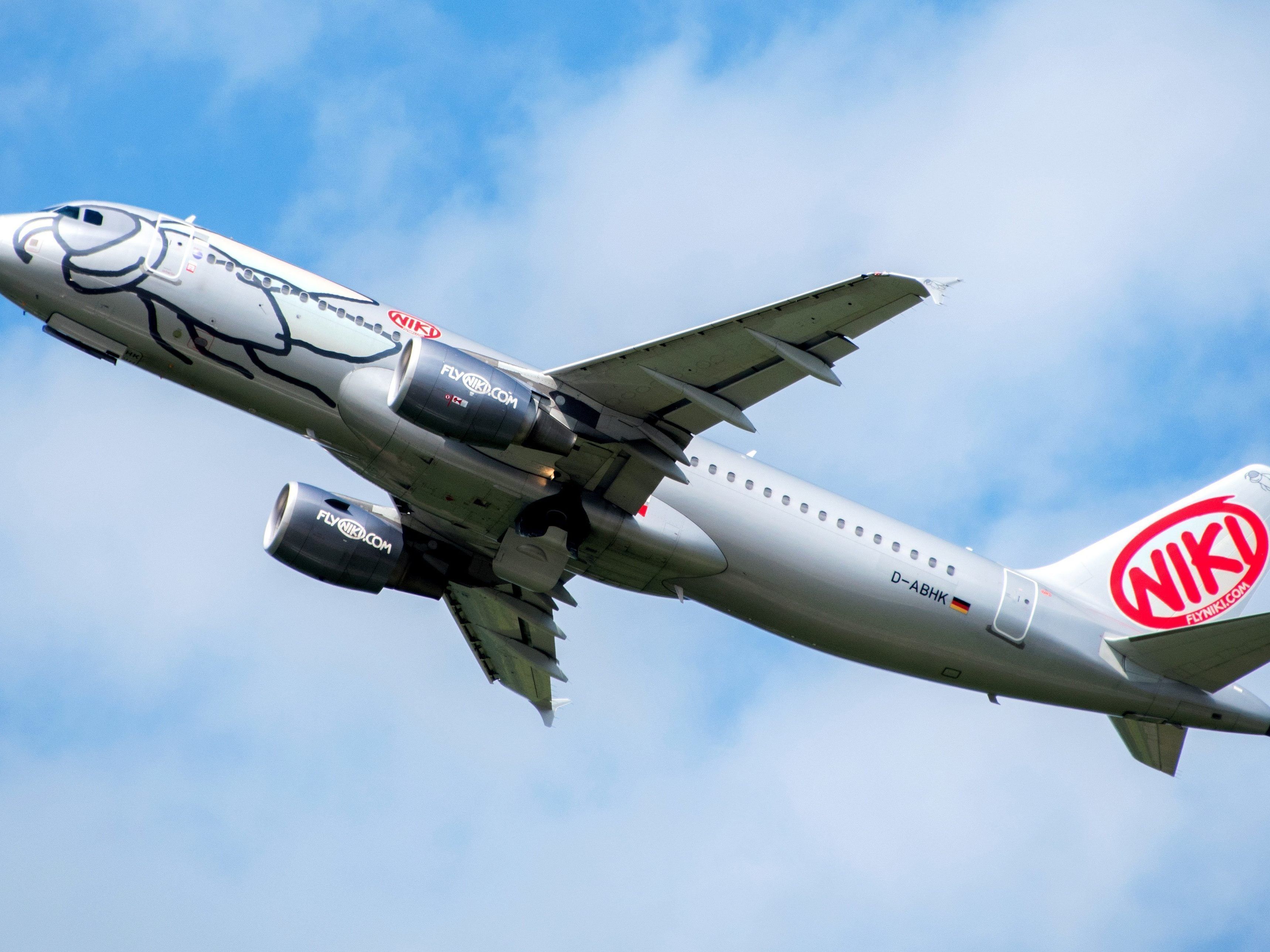 Solange das Prüfverfahren läuft, behält die Fluglinie Niki ihre Betriebsgenehmigung. Solange das Prüfverfahren läuft, behält die Fluglinie Niki ihre Betriebsgenehmigung.