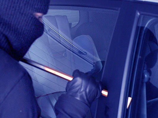 Ein Einbrecher saß im Auto des Läufers Ein Einbrecher saß im Auto des Läufers
