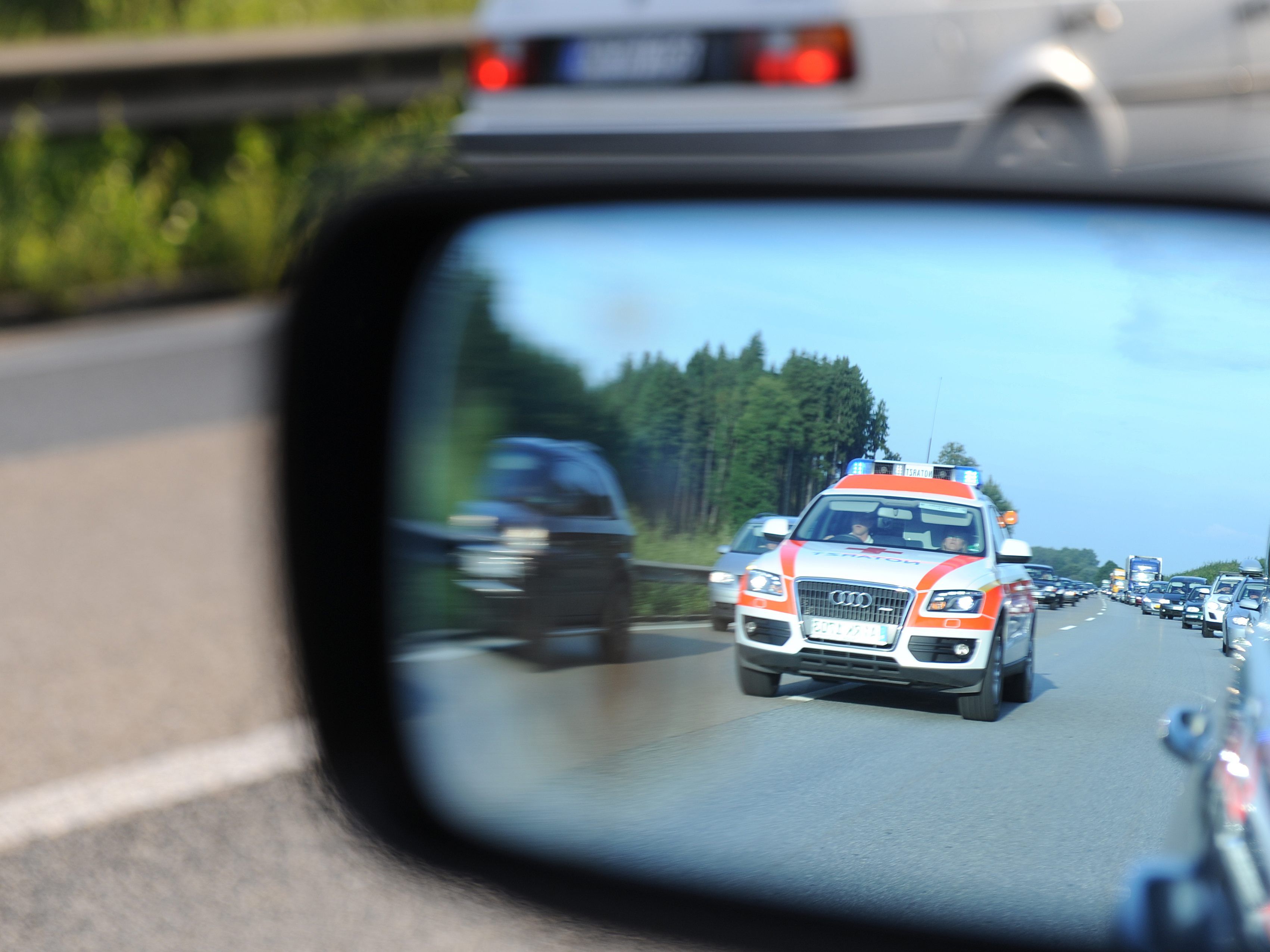 Eine der beiden Lenkerinnen wurde schwer verletzt. Eine der beiden Lenkerinnen wurde schwer verletzt.
