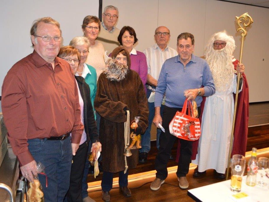 Führungsteam der Rankweiler Seniorenrunde mit Nikolaus.