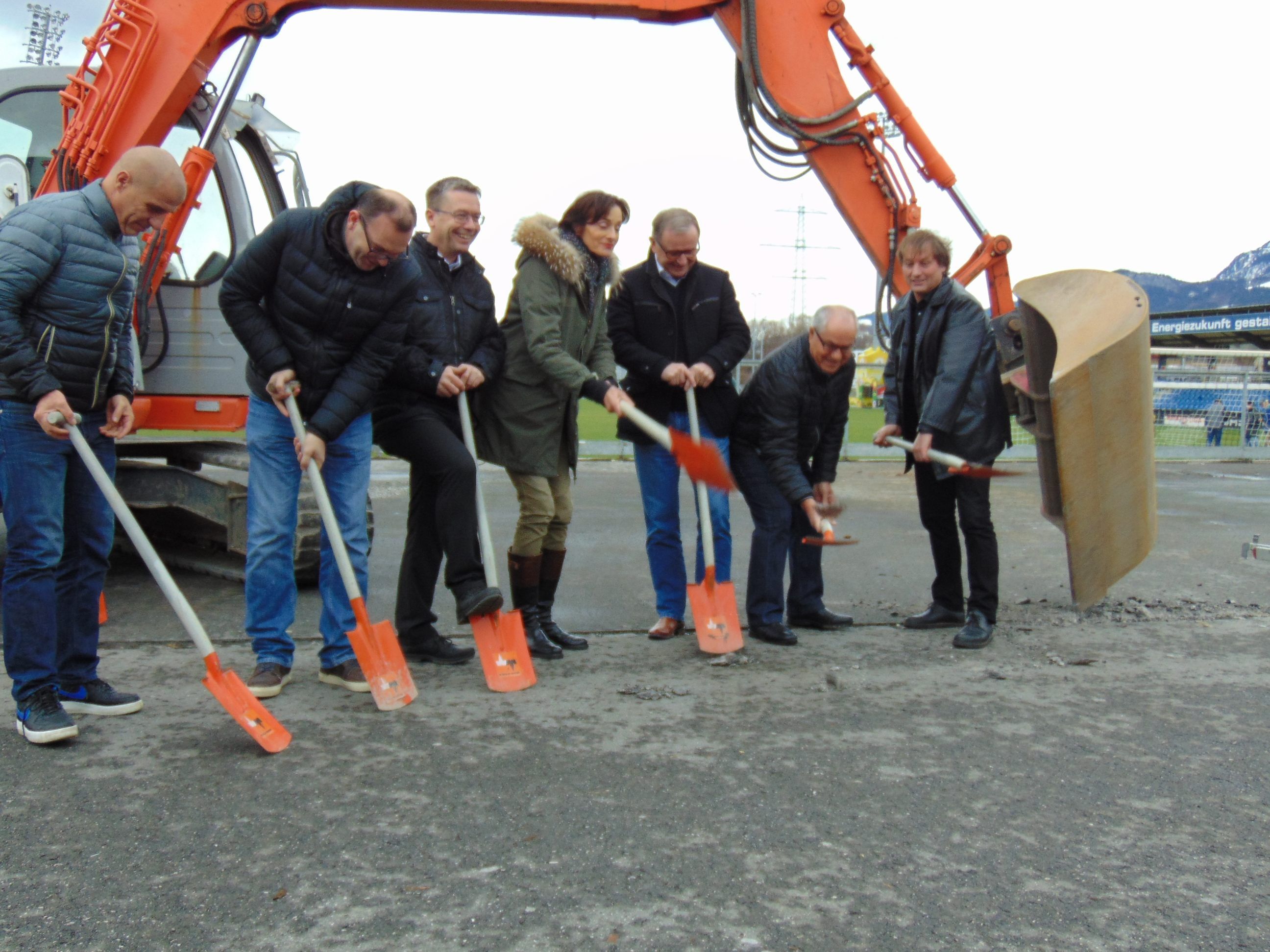 Spatenstich zur neuen Südtribüne in der Cashpoint Arena Spatenstich zur neuen Südtribüne in der Cashpoint Arena