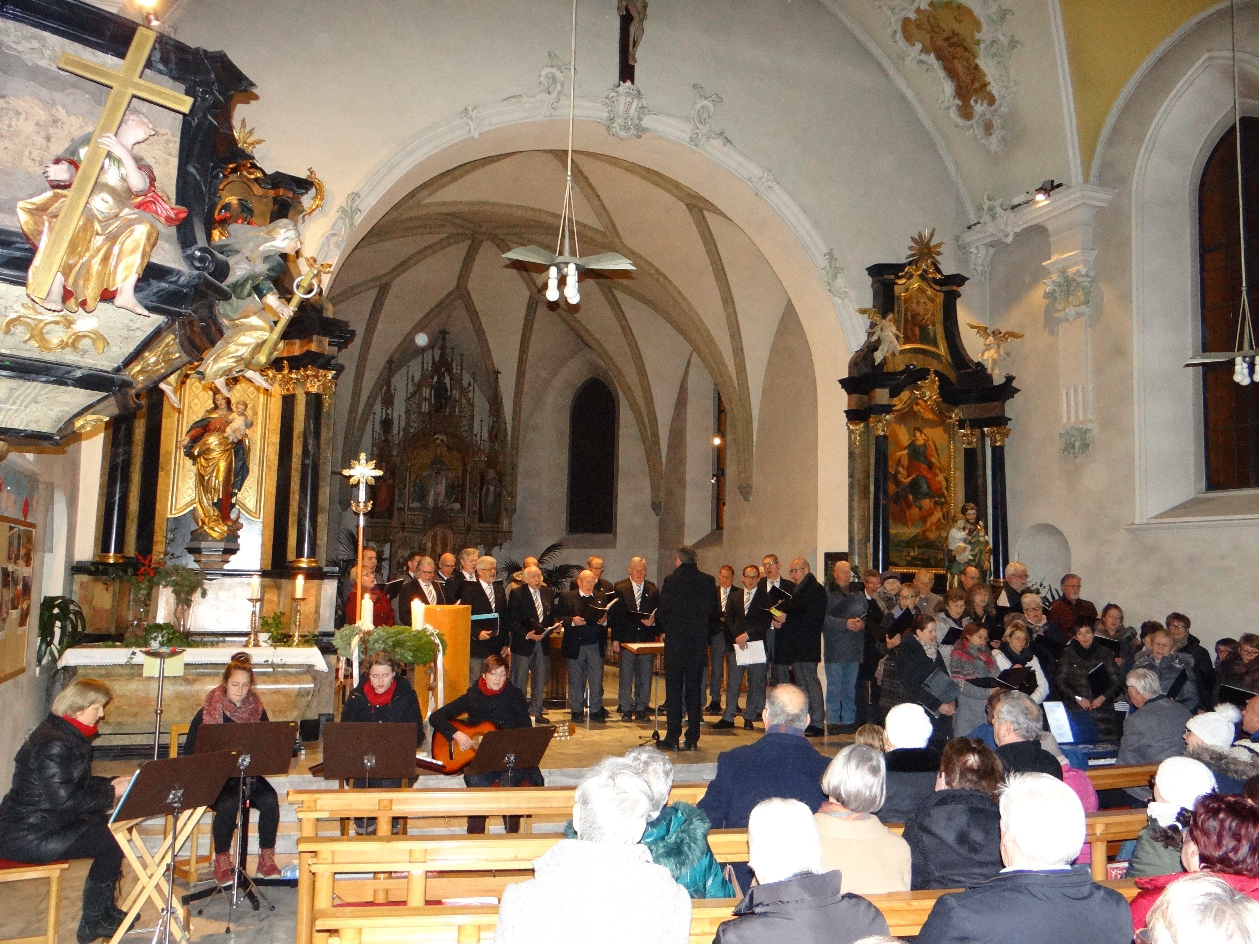 Adventfeier in der Pfarrkirche Adventfeier in der Pfarrkirche