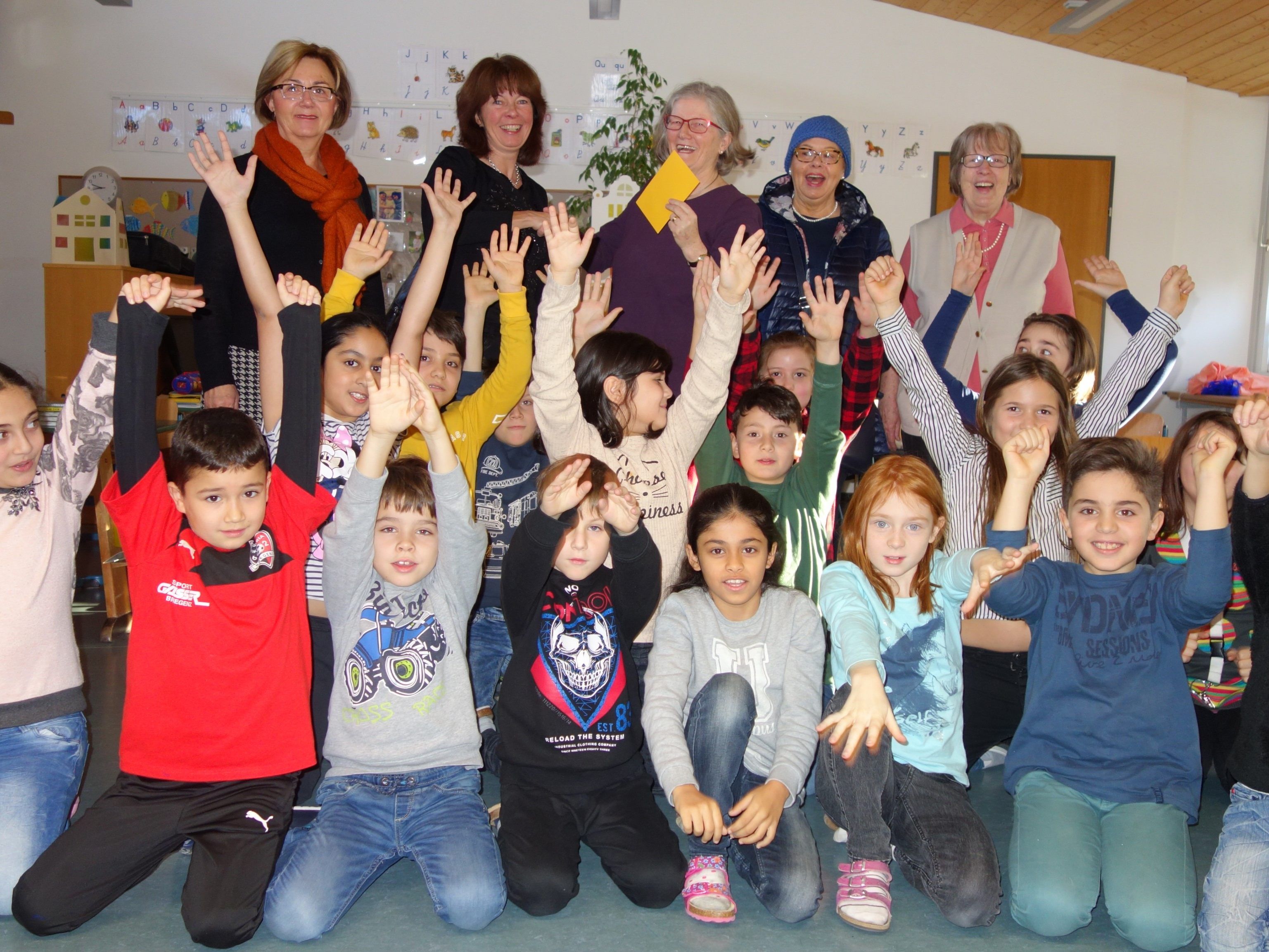 3b der VS Augasse mit GUTA Damen und Fr. Blum