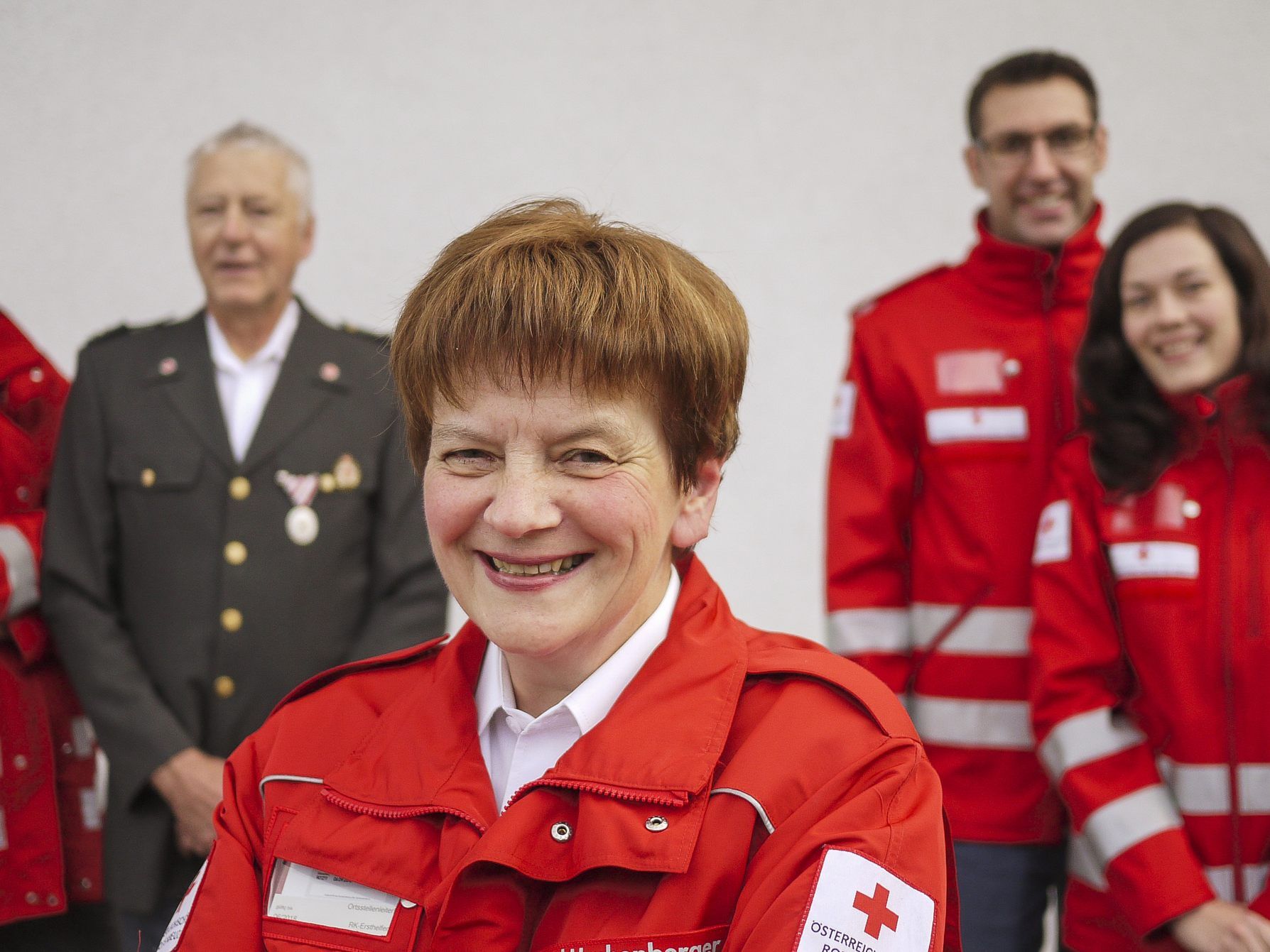 Christl Hechenberger inmitten ihrer Familie - v.li.: Sohn Markus Hechenberger, Ehemann Manfred Hechenberger, Schwiegersohn Marc Schertler und Tochter Caroline Schertler.