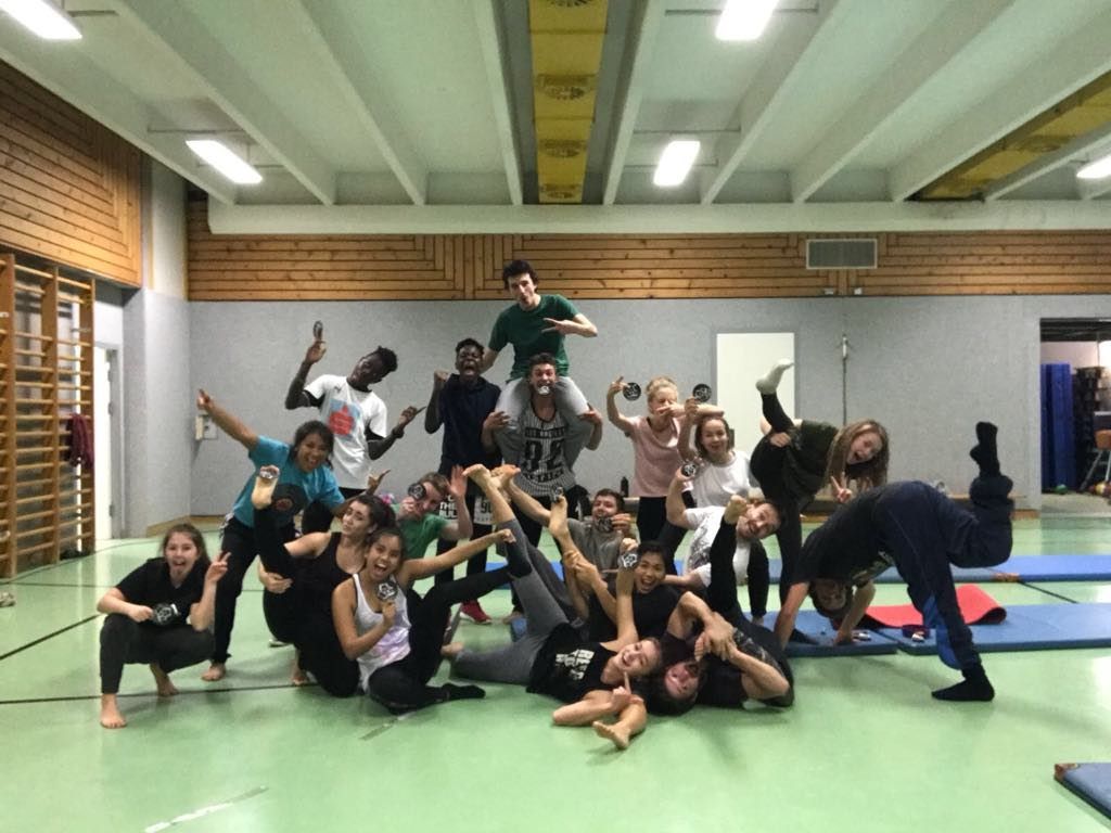 Hip Hop Tanz trifft AcroYoga