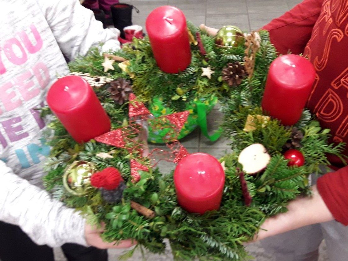 Heuer durften wir gemeinsam mit Karin Gassner einen wunderschönen Adventskranz binden. Danke, Karin, für die Materialien