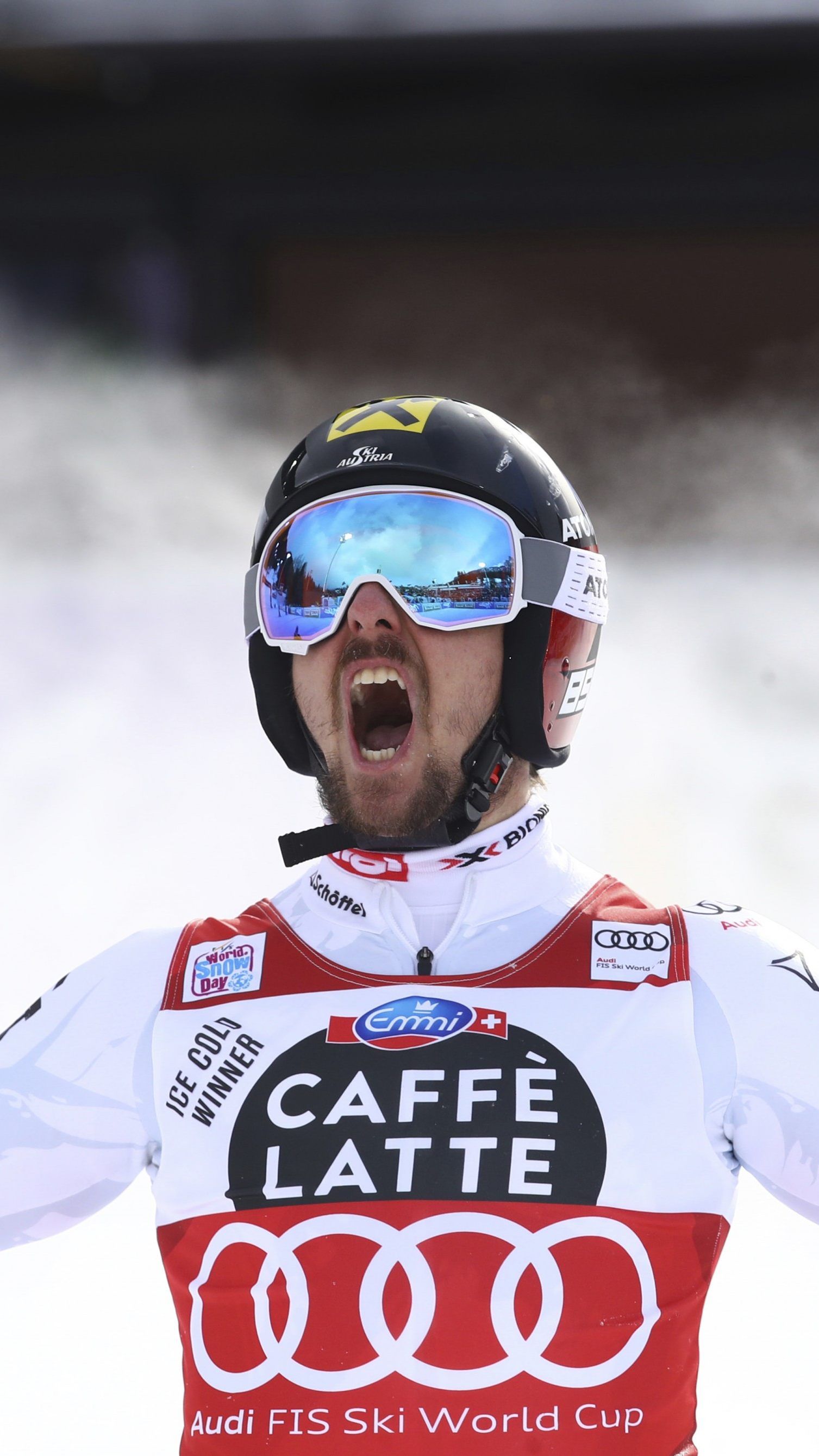 Im Gesamtweltcup übernahm Hirscher ex aequo mit dem Norweger Aksel Lund Svindal die Führung.
