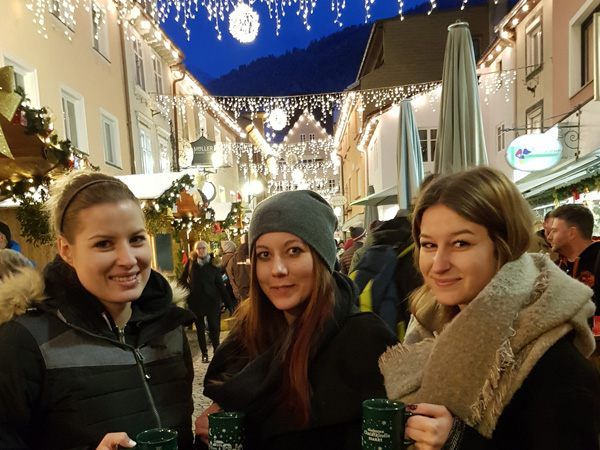 Besucher des Bludenzer Christkindlemarkts