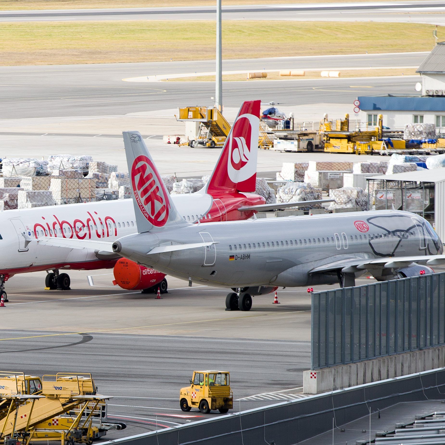 Zehntausende Reisende warten auf Ersatzflüge nach der Niki-Insolvenz