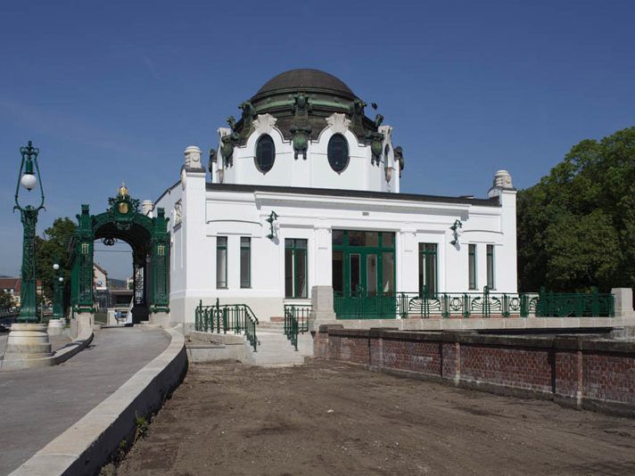 Im Otto Wagner Hofpavillon Hietzing wurde ein Pas de deux zur „Stéphanie-Gavotte“ von Alfons Czibulka getanzt