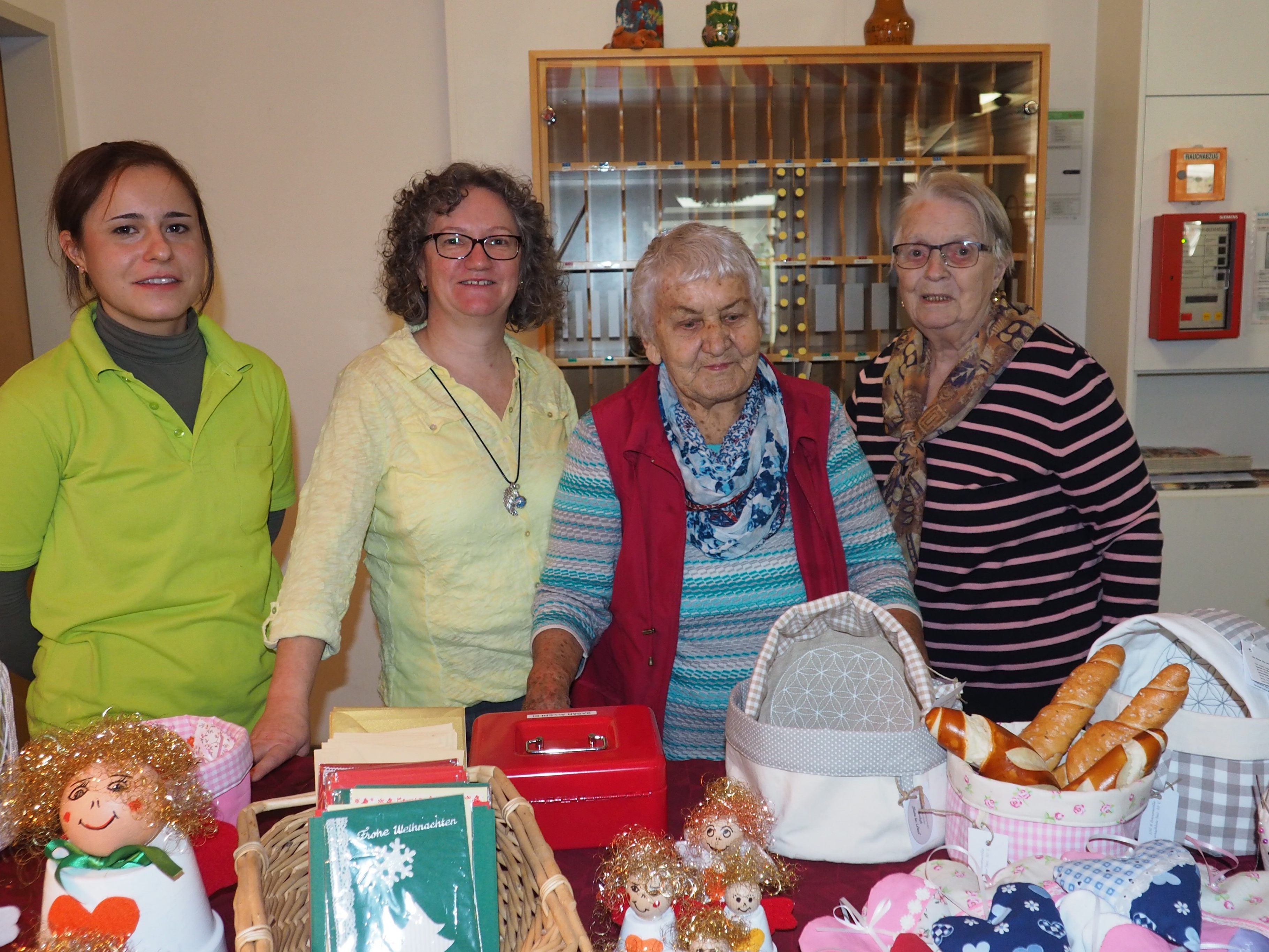 Große weihnachtliche Vorfreude auf dem Adventsmarkt im Haus Schillerstraße.