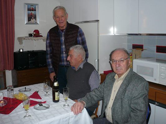 Obmann Hubert Gstrein, der Jubilar, Obmstellv. Felix Zver Obmann Hubert Gstrein, der Jubilar, Obmstellv. Felix Zver