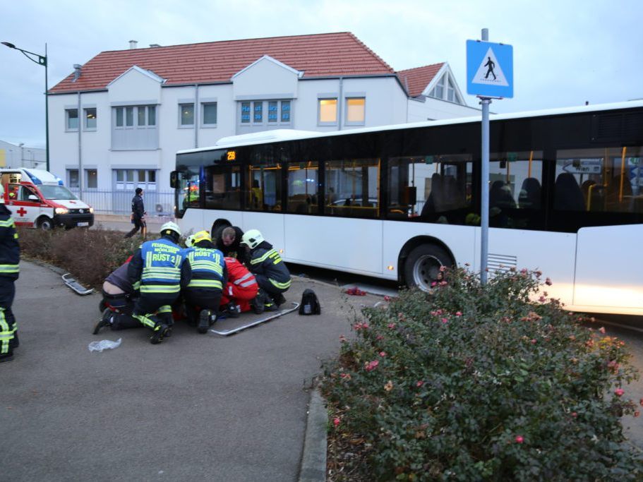 Bei einem Verkehrsunfall am Donnerstagmorgen wurde eine Frau schwer verletzt