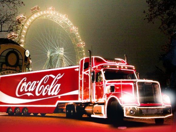 Beim Wintermarkt am Riesenradplatz macht auch der Coca-Cola Weihnachtstruck Station