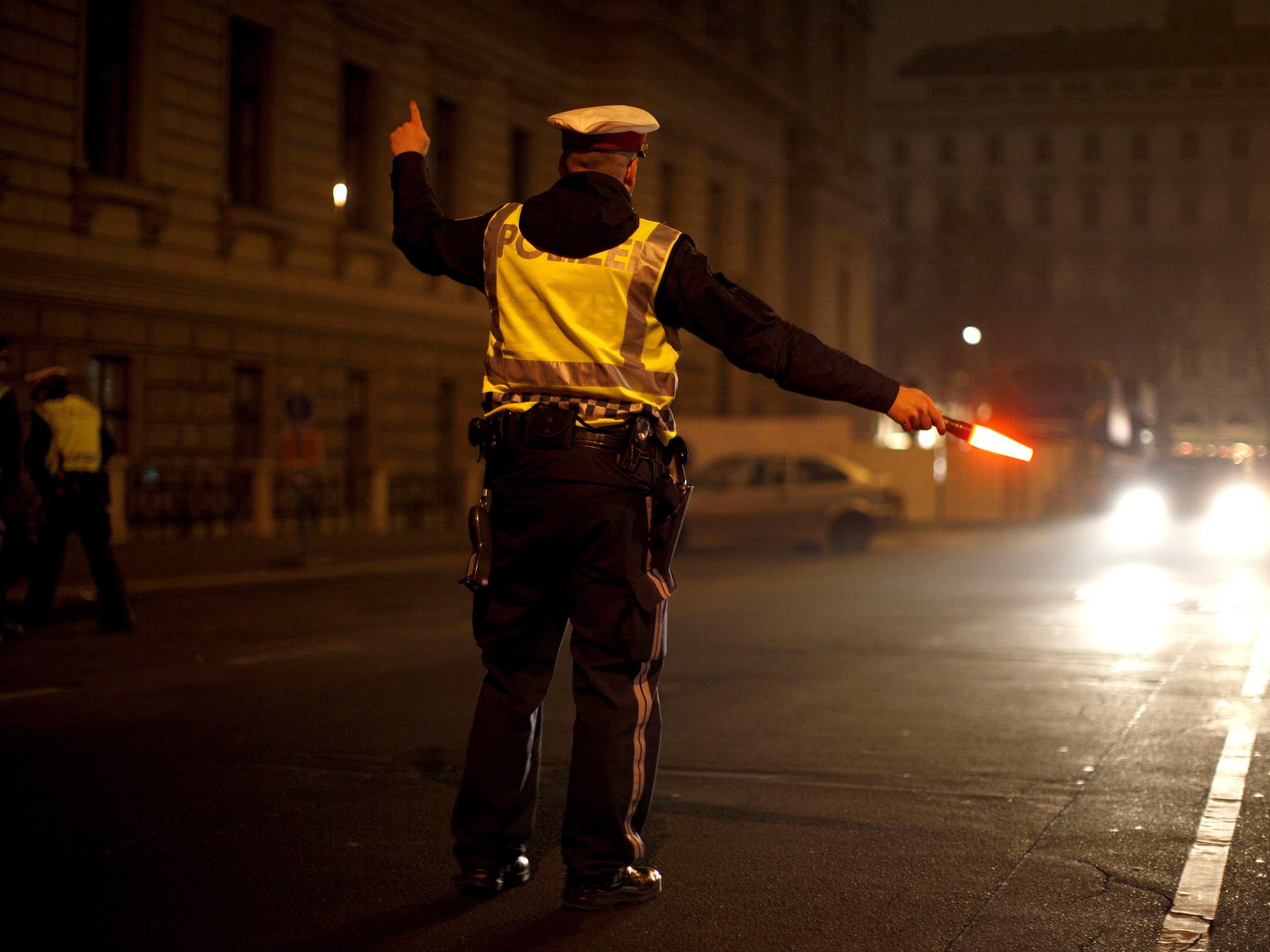 Bei der Fahrzeugkontrolle wurde der Pkw angehalten.