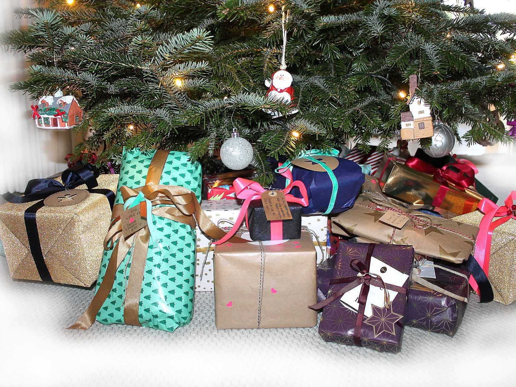 Welches Geschenk sollte man unter den Christbaum legen - und wofür lieber einen Gutschein schenken?