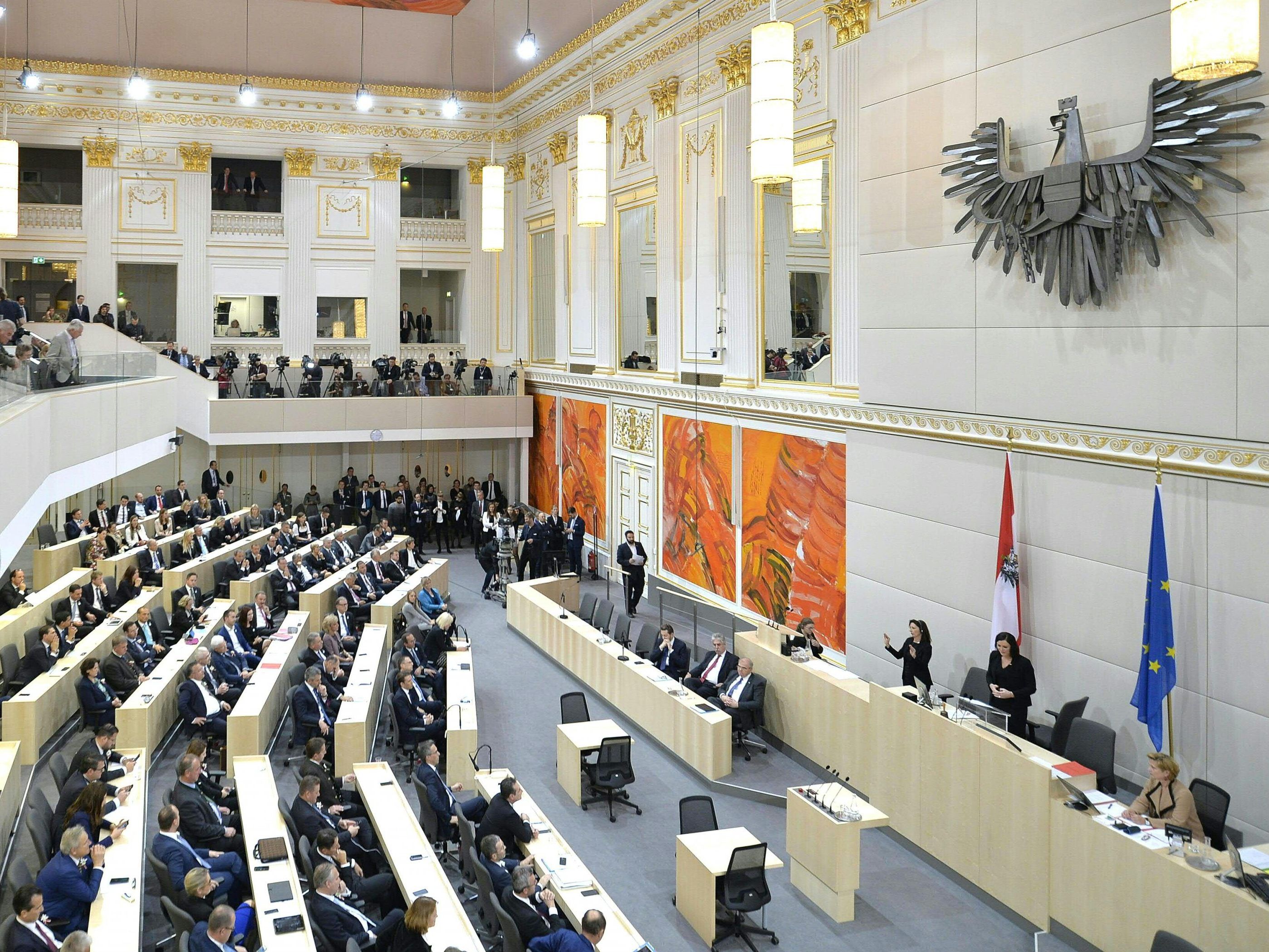 Die Politik verordnet sich eine Nulllohnrunde. Ist das gut? Die Politik verordnet sich eine Nulllohnrunde. Ist das gut?